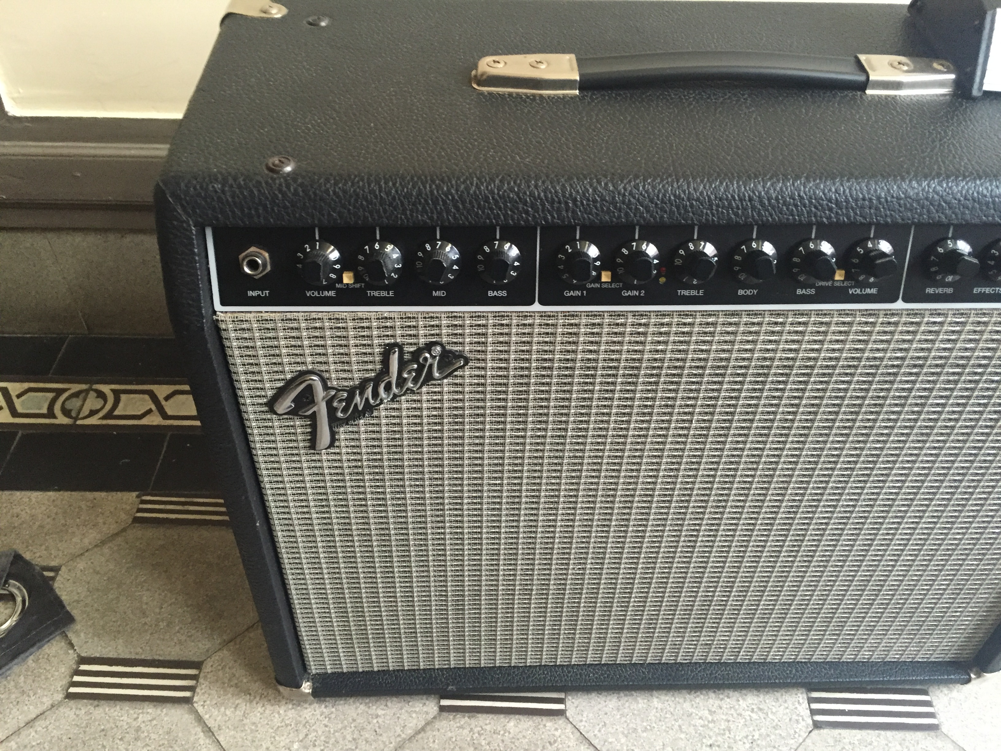 Fender Performer 1000 image (1554156) Audiofanzine