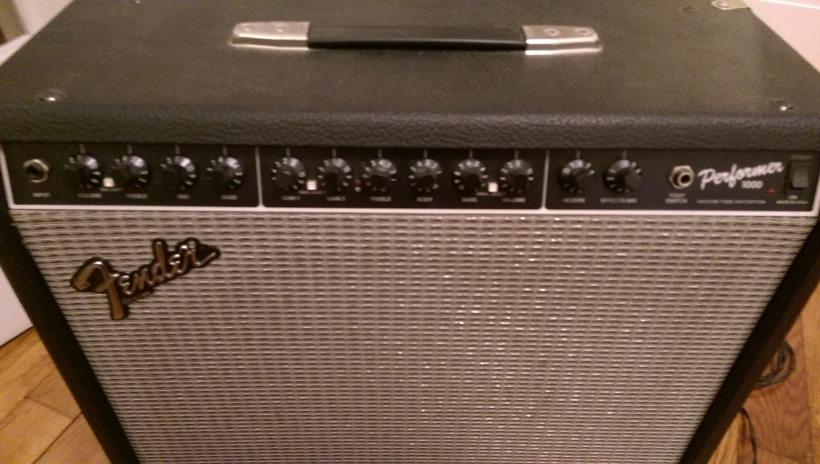 PERFORMER 1000 Fender Performer 1000 Audiofanzine