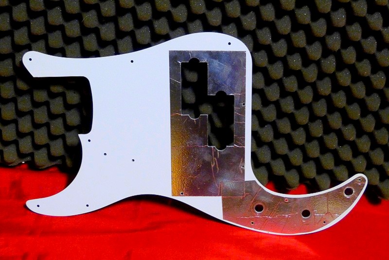 PICKGUARD PRECISION BASS Fender Pickguard Precision Bass Audiofanzine