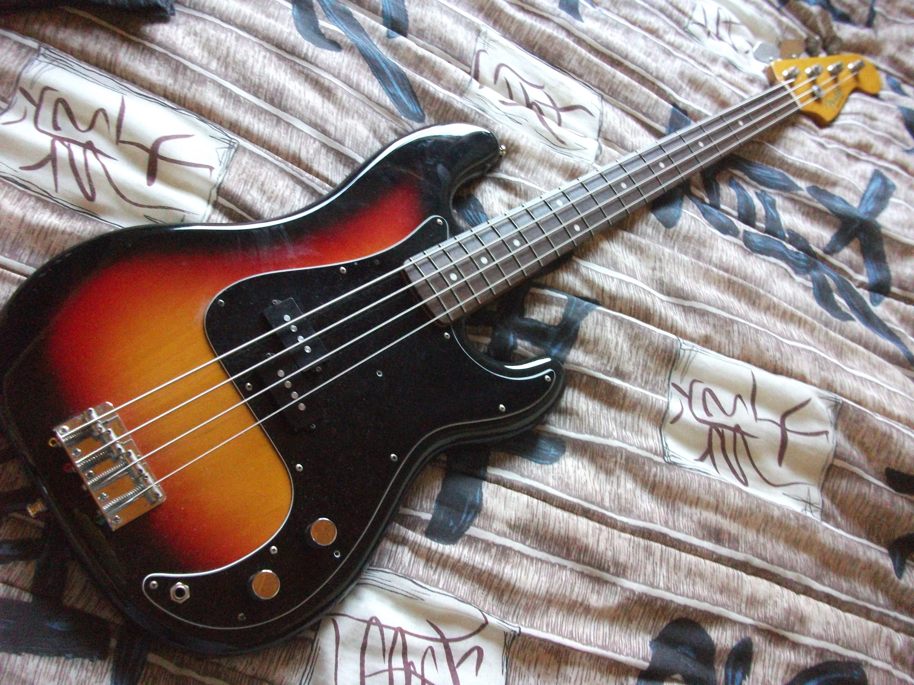 Fender Precision Bass Japan image (1742540) Audiofanzine