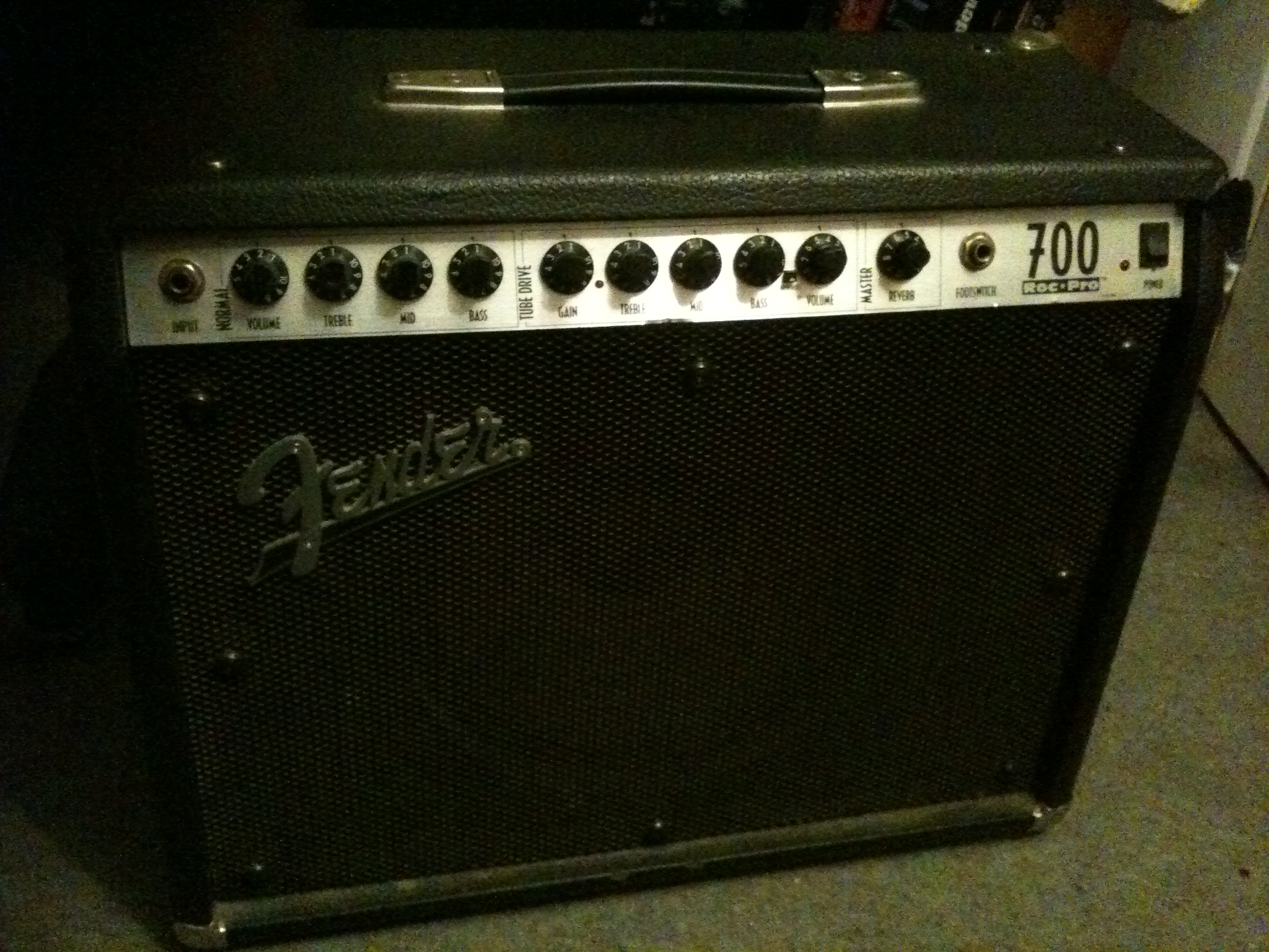 Fender Roc Pro 700 image (347420) Audiofanzine