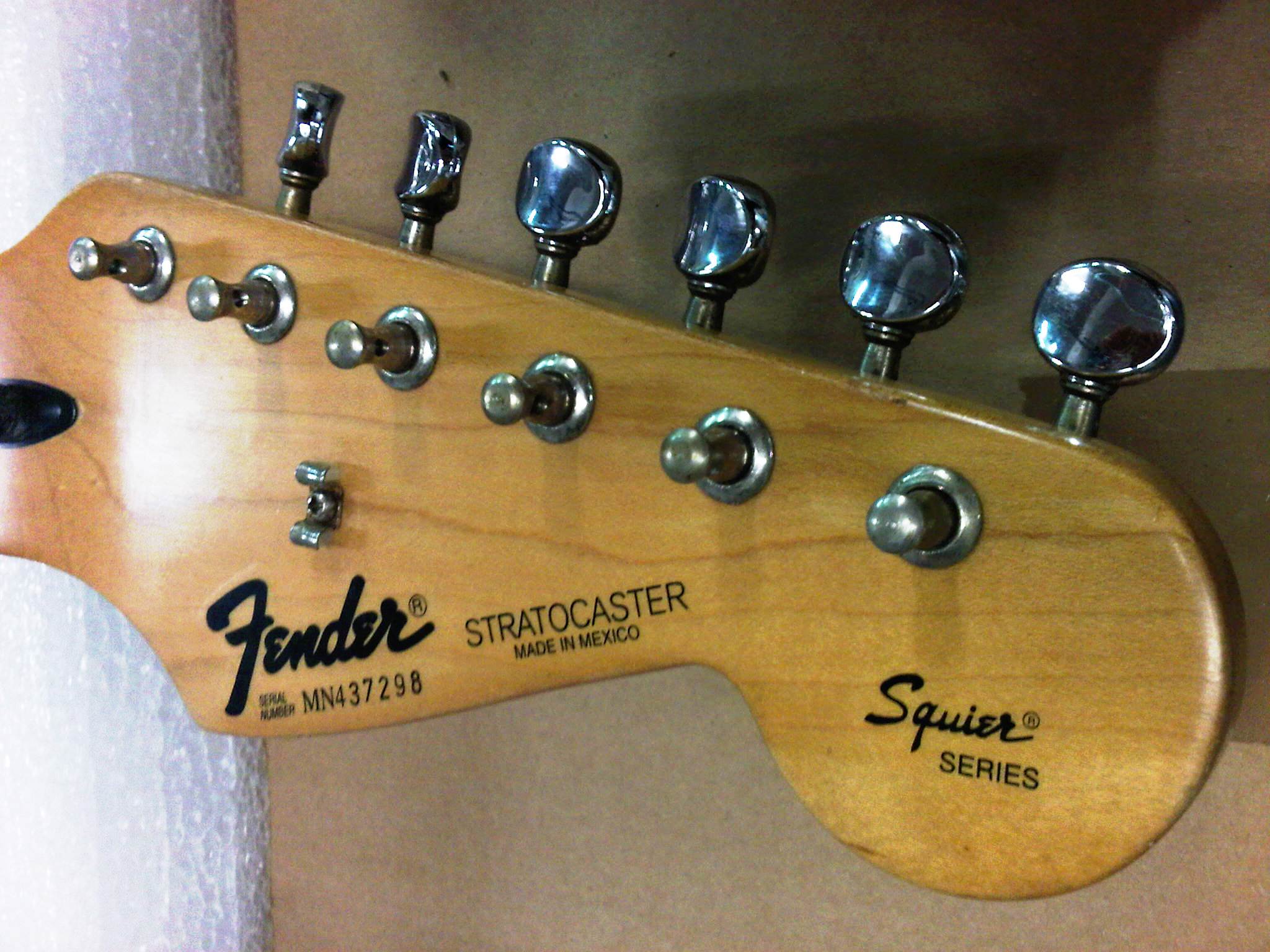 Fender stratocaster squier series on sale made in mexico