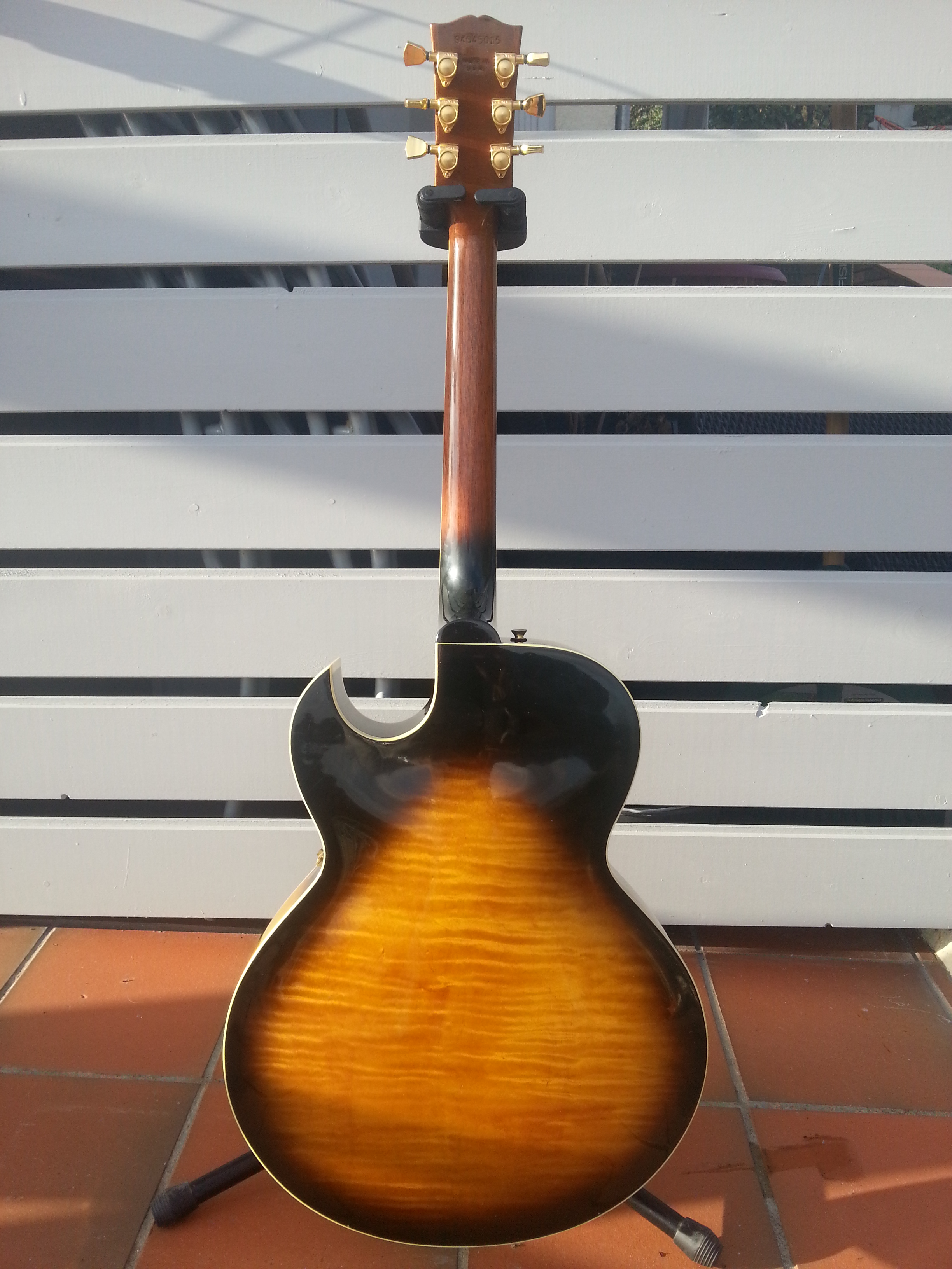 ES165 Herb Ellis Signature Vintage Sunburst Gibson Audiofanzine