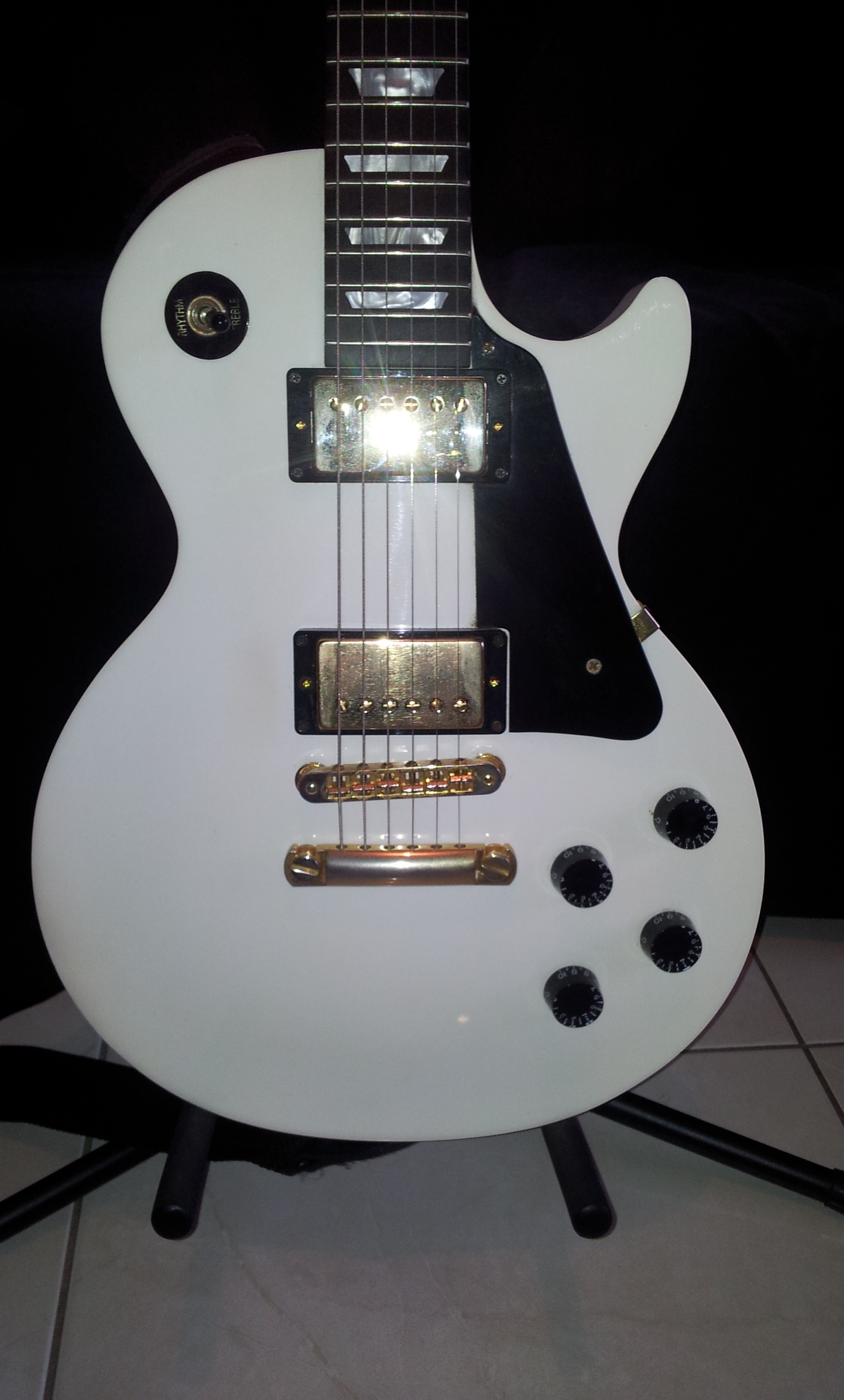 Les Paul Studio 2013 Alpine White Gibson Audiofanzine