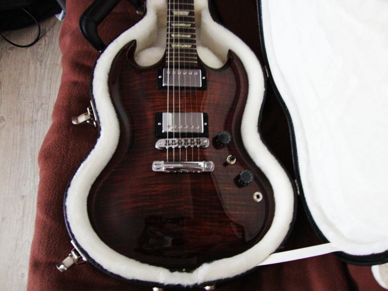 Gibson Sg Carved Top Autumn Burst Image 214075 Audiofanzine 1325