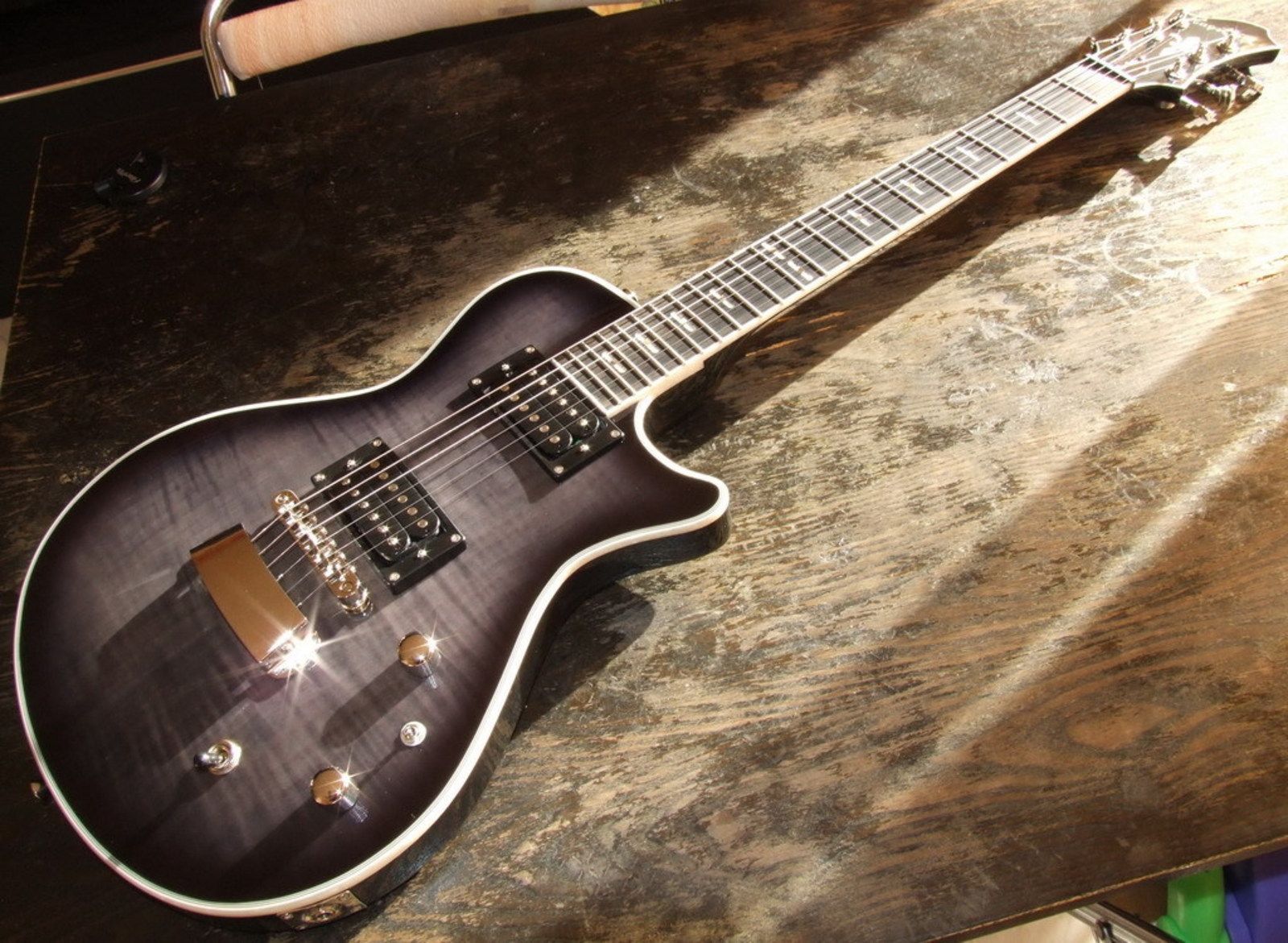 Hagstrom Ultra Swede Burgundy Burst image (21672) Audiofanzine