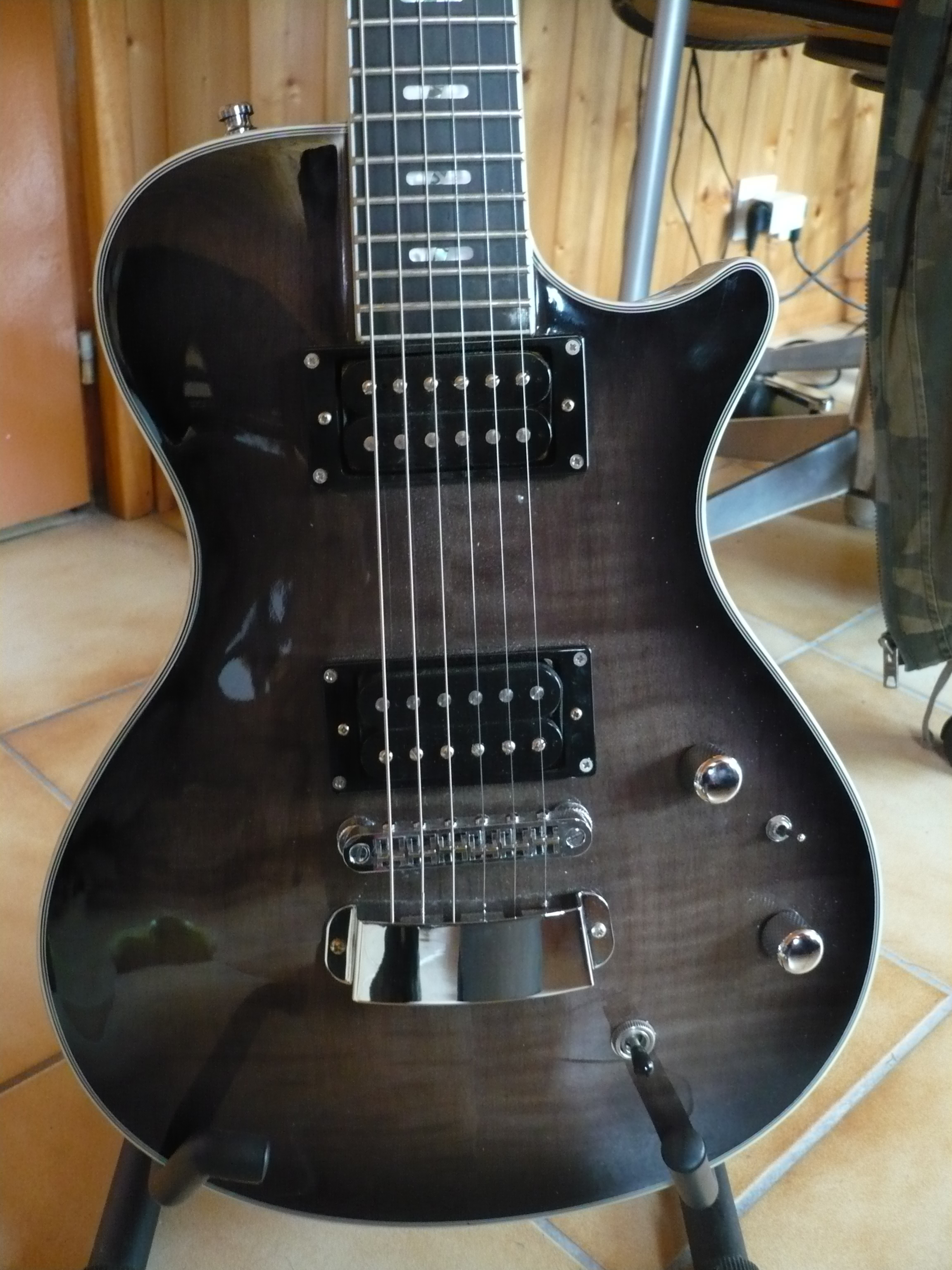 Hagstrom Ultra Swede Cosmic Black Burst image (1078447) Audiofanzine