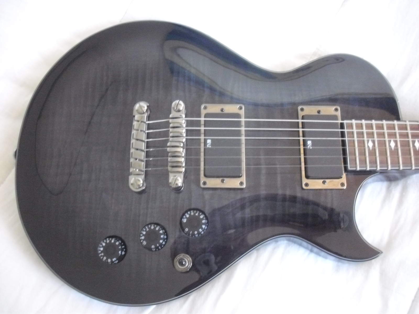 Photo Ibanez ART320 Ibanez ART320 (154489) Audiofanzine