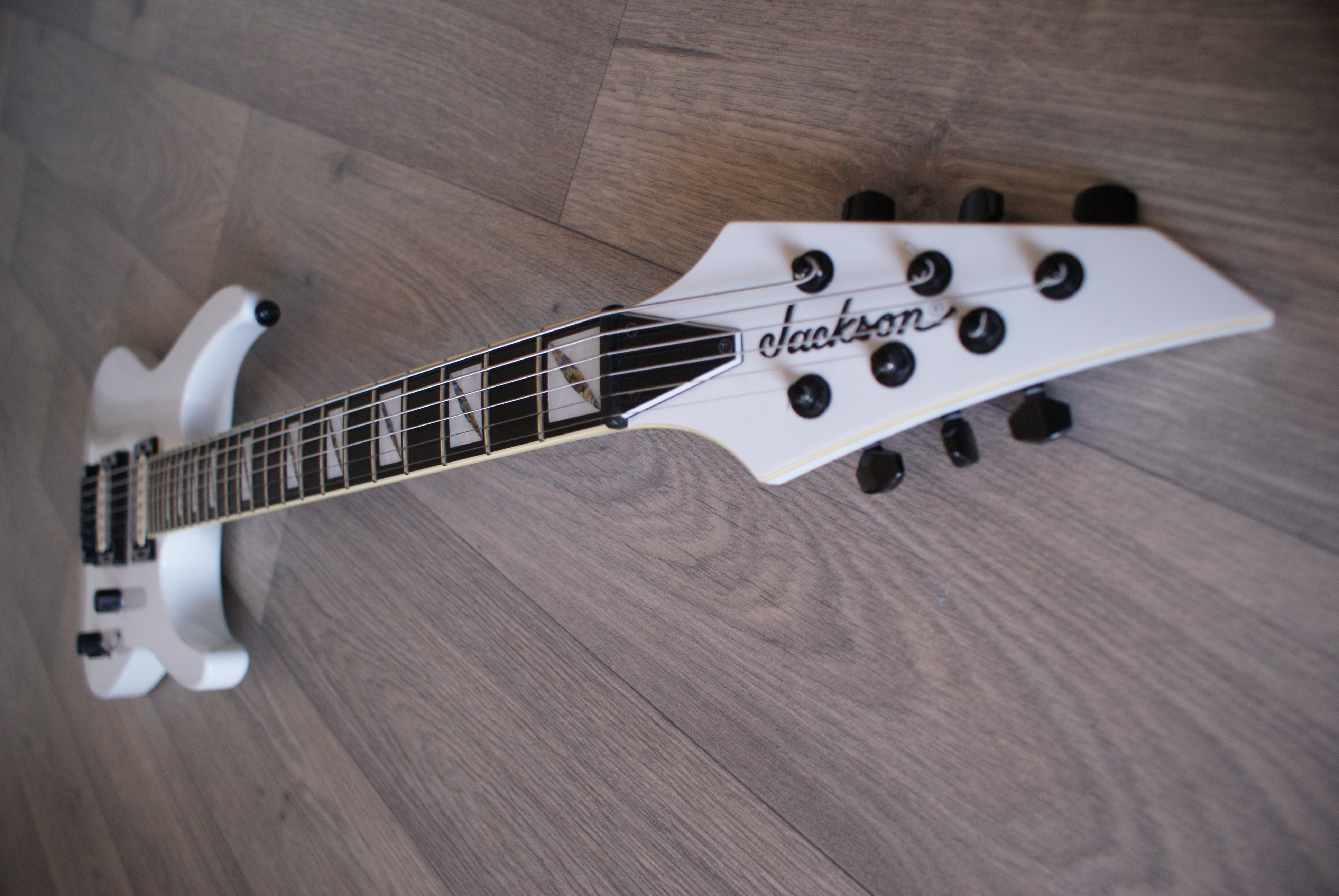 Jackson SLS3 Soloist Snow White image (672080) Audiofanzine
