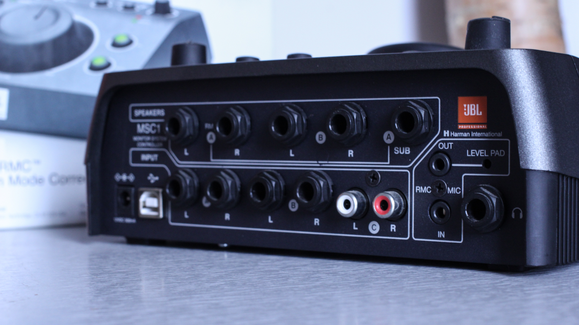 MSC1 Monitor System Controller JBL Audiofanzine