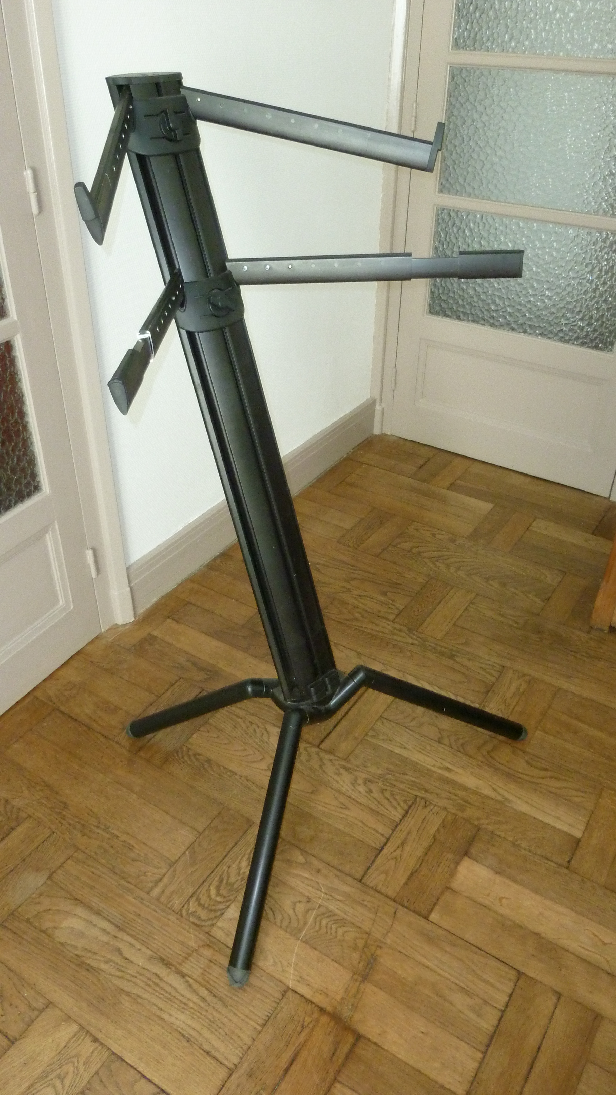 König & Meyer 18860 Spider Pro Black image (1501584) Audiofanzine