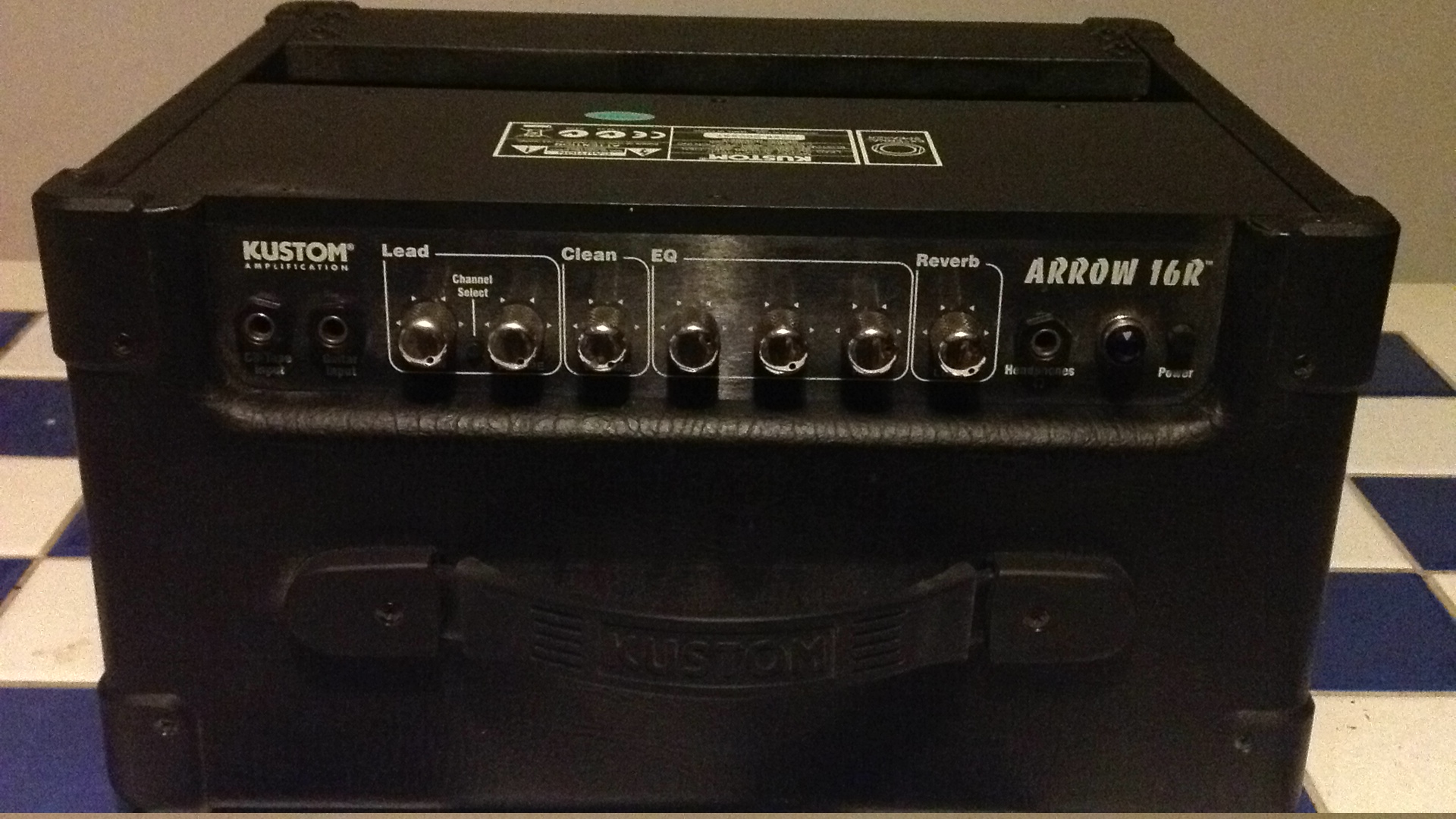 Photo Kustom Arrow 16R Kustom Arrow 16R (45543) (569010) Audiofanzine