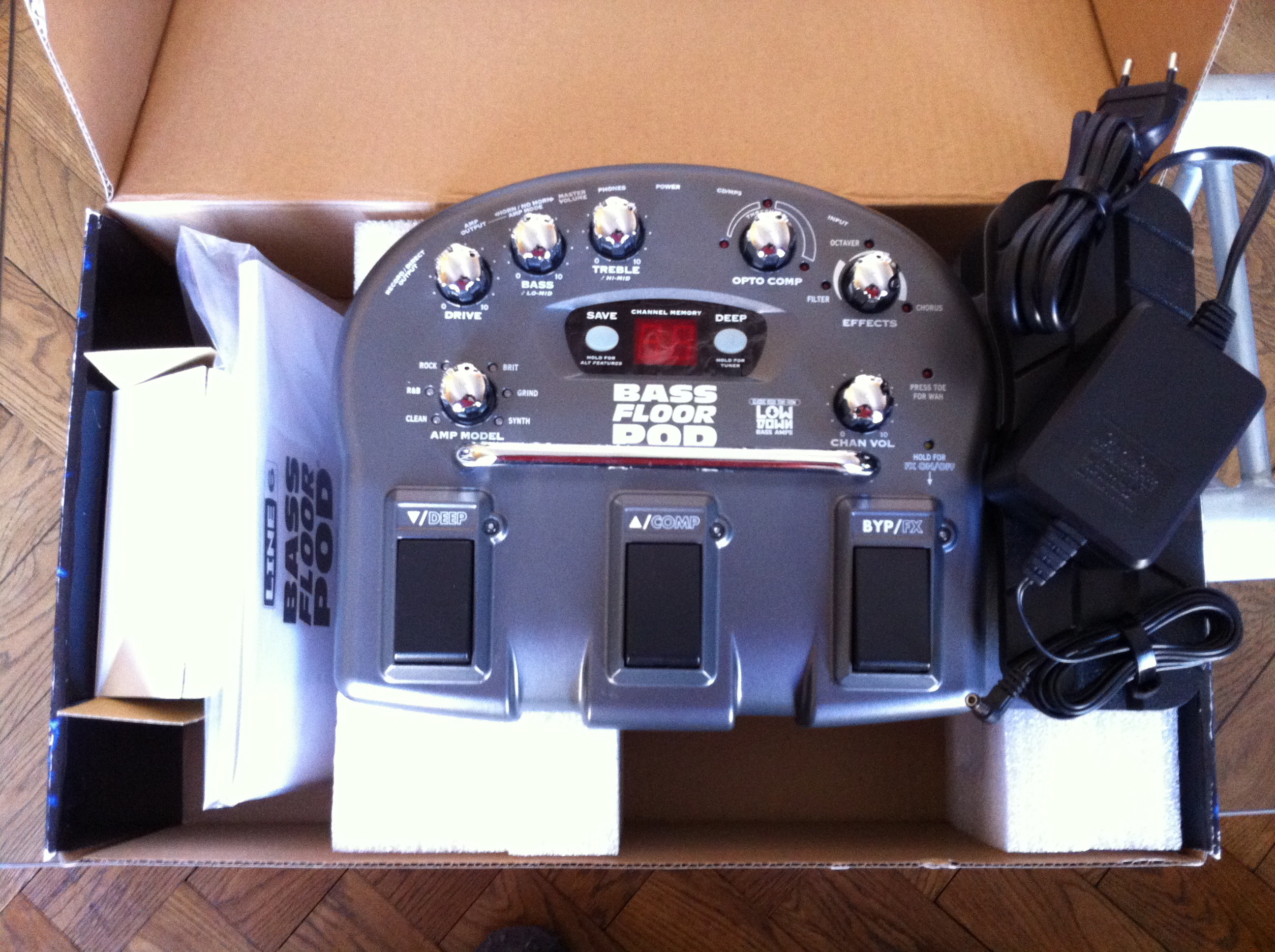 Line 6 Bass Floor POD image (435958) Audiofanzine