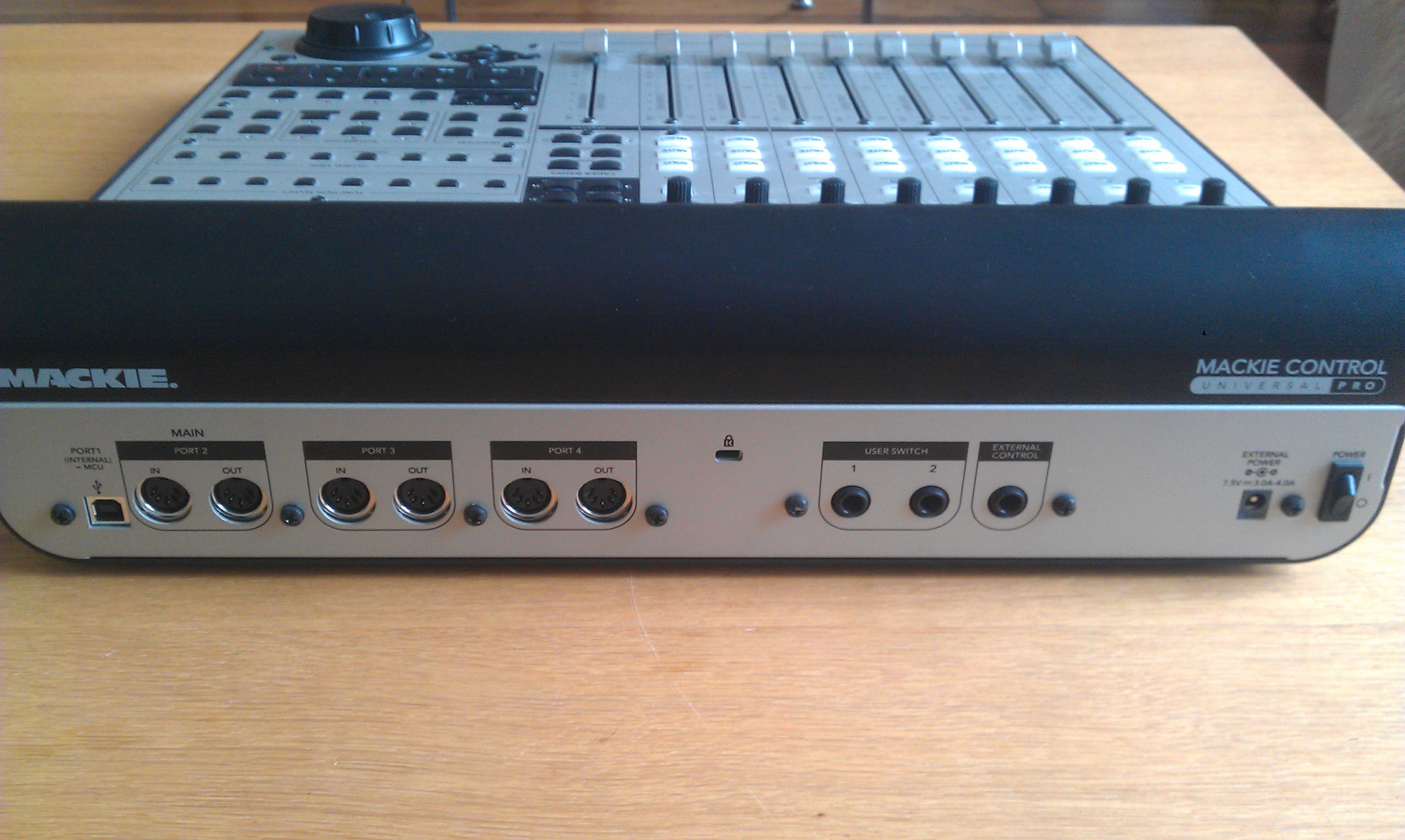 Mackie Control Universal Pro image (372515) Audiofanzine