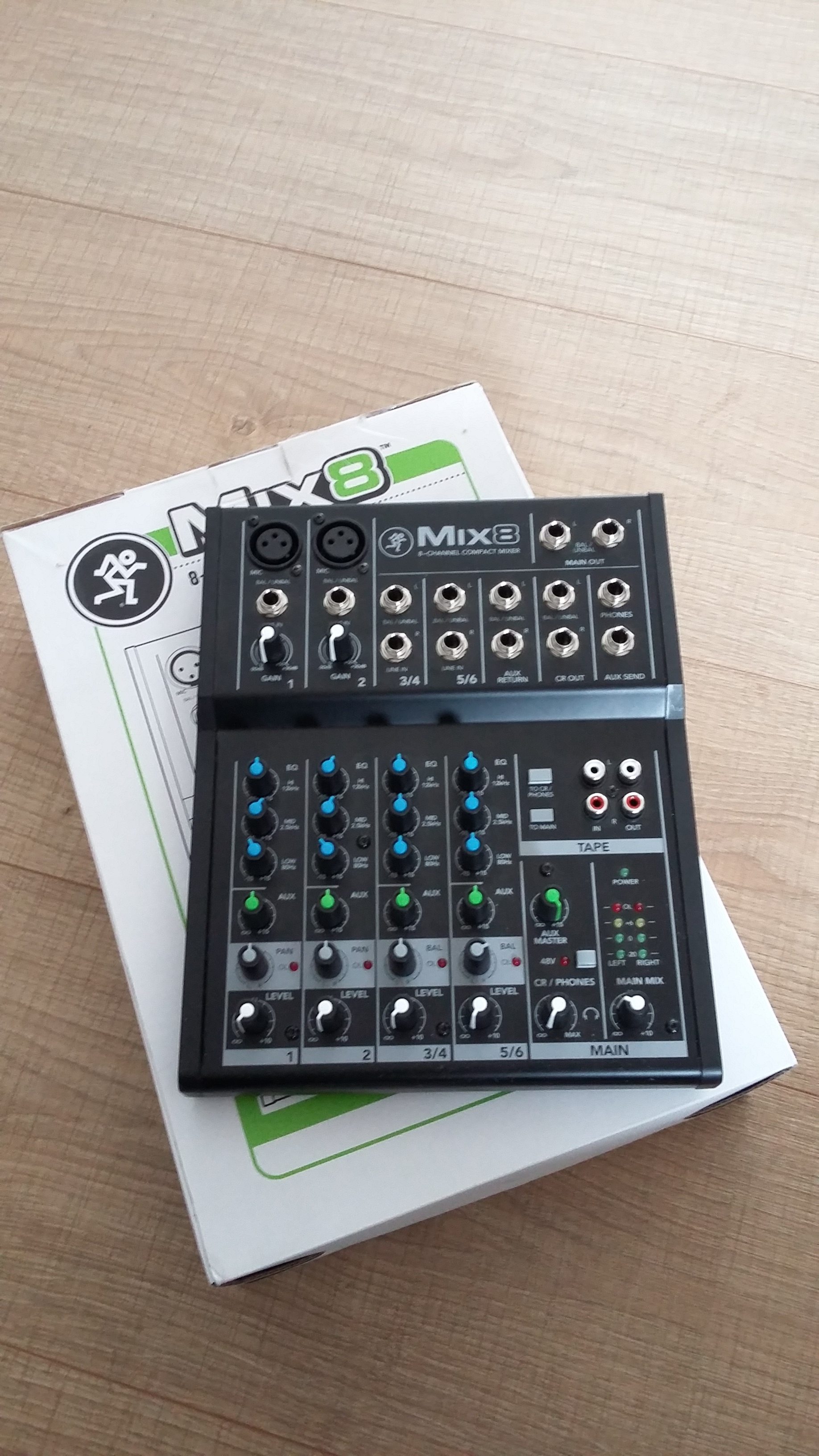 MIX8 Mackie Mix8 Audiofanzine