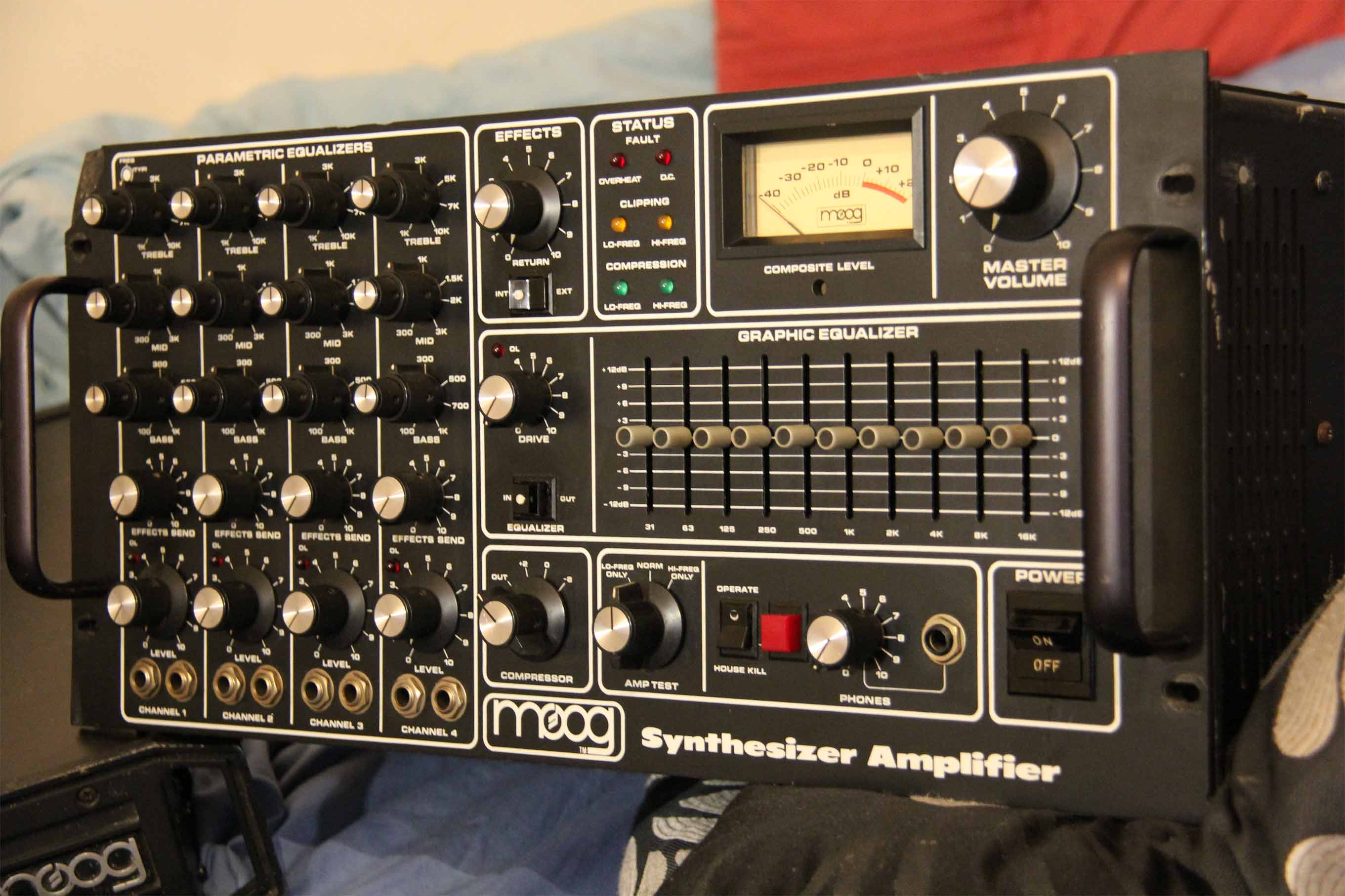 Moog Music AX 301 Synthesizer Amplifier image (687260) Audiofanzine