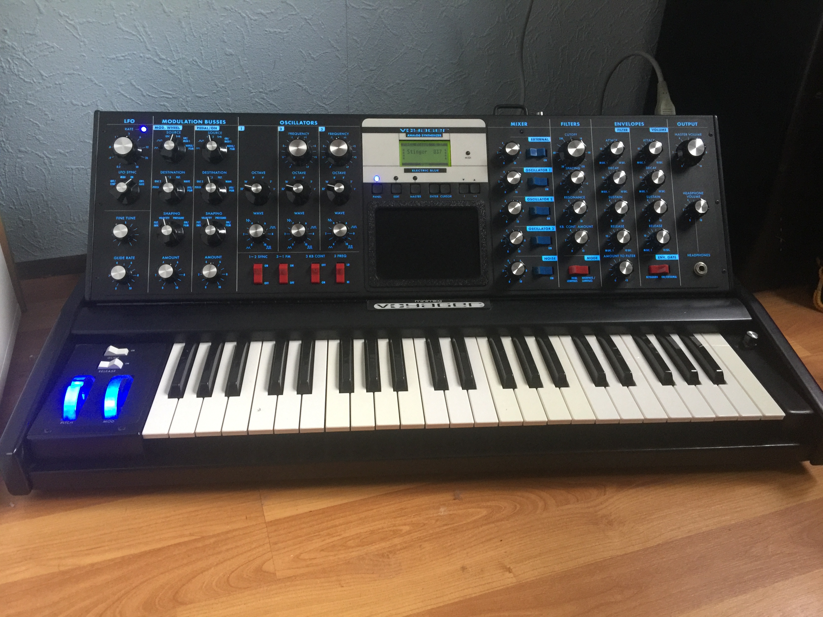 Moog Music Minimoog Voyager Electric Blue image (1605285) Audiofanzine