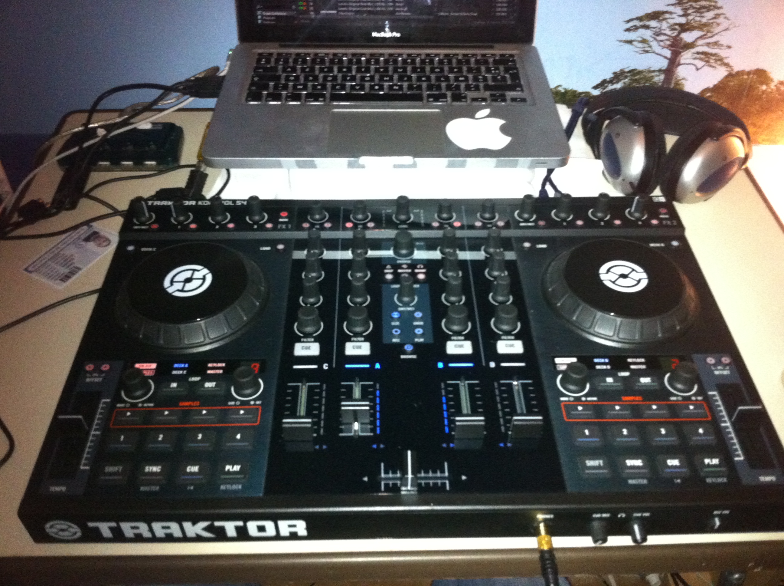 Traktor Kontrol S4