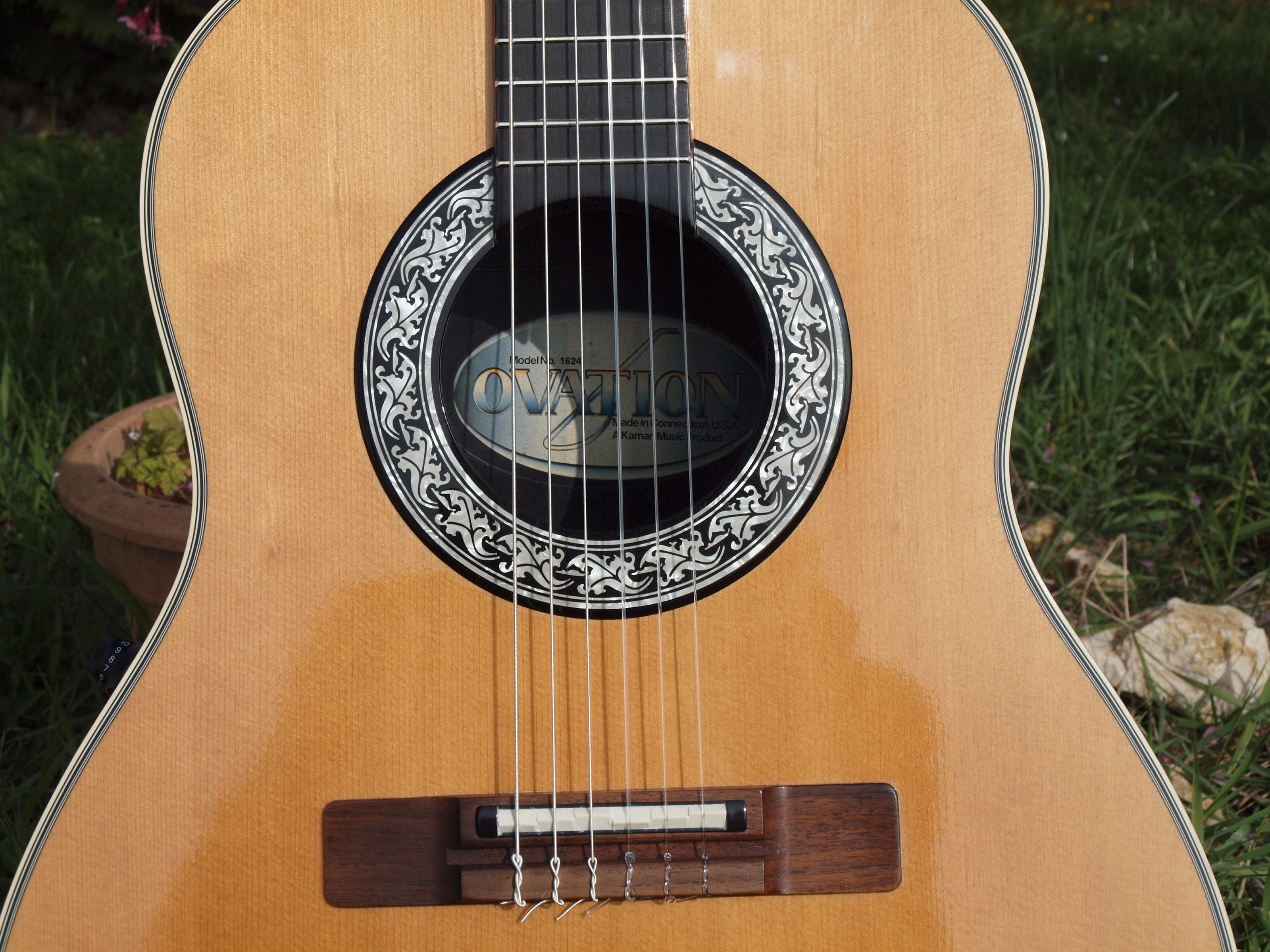 Ovation 1624 4 Country Artist nylon Image 1382474 Audiofanzine