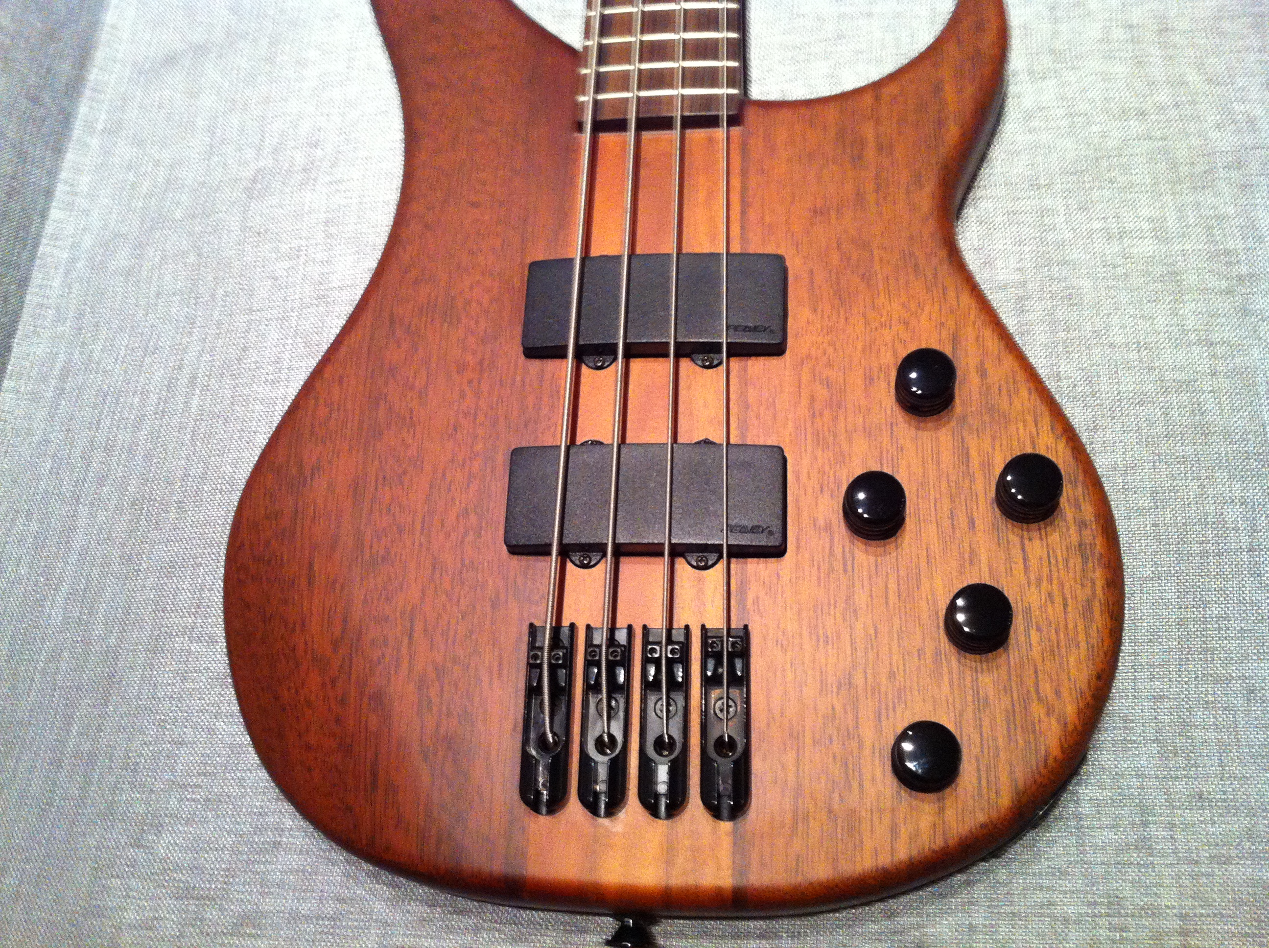 Peavey Cirrus 4 BXP Darkwood Top Natural image (535940) Audiofanzine