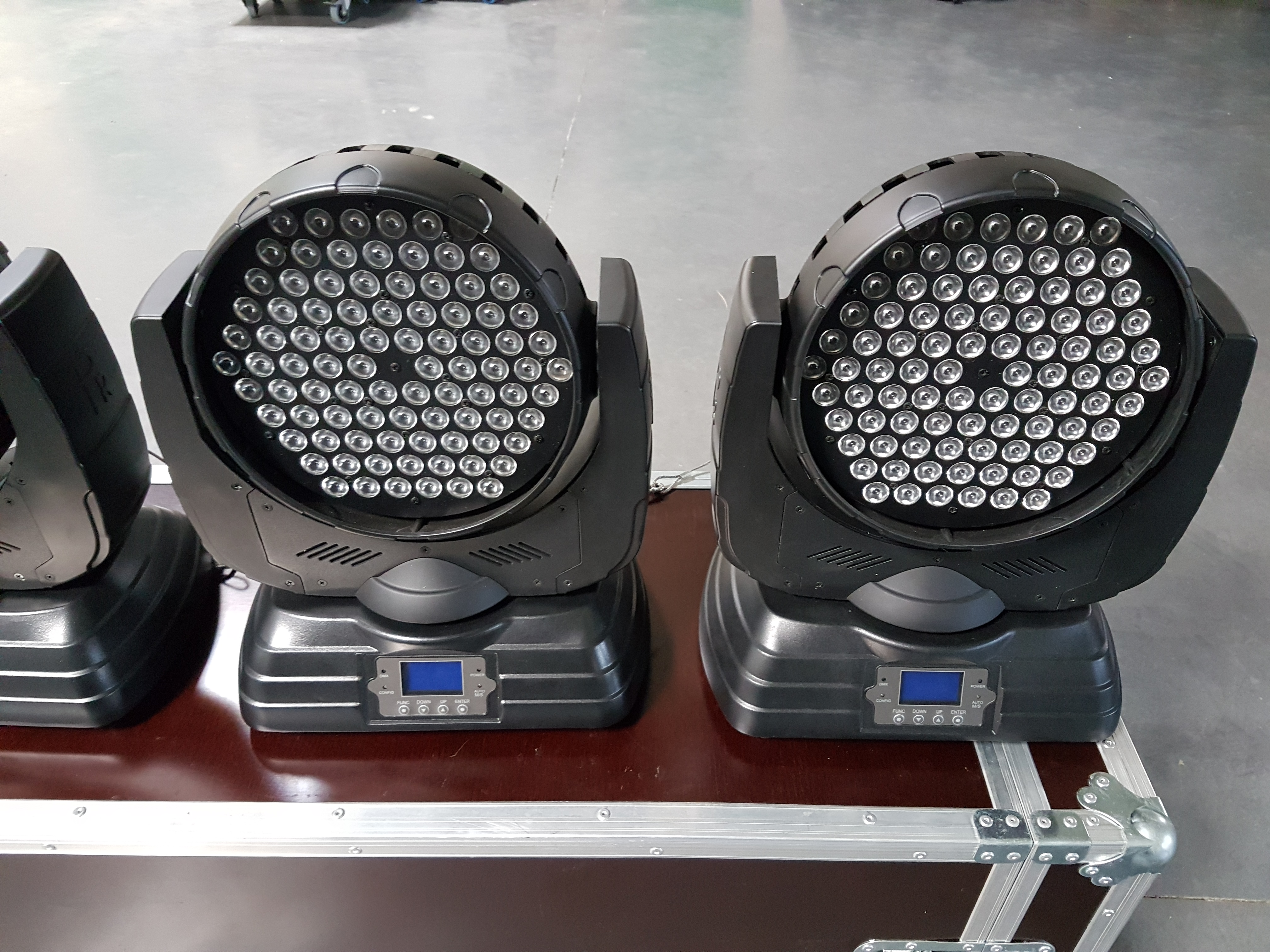 XLED 590 PR Lighting XLed 590 Audiofanzine