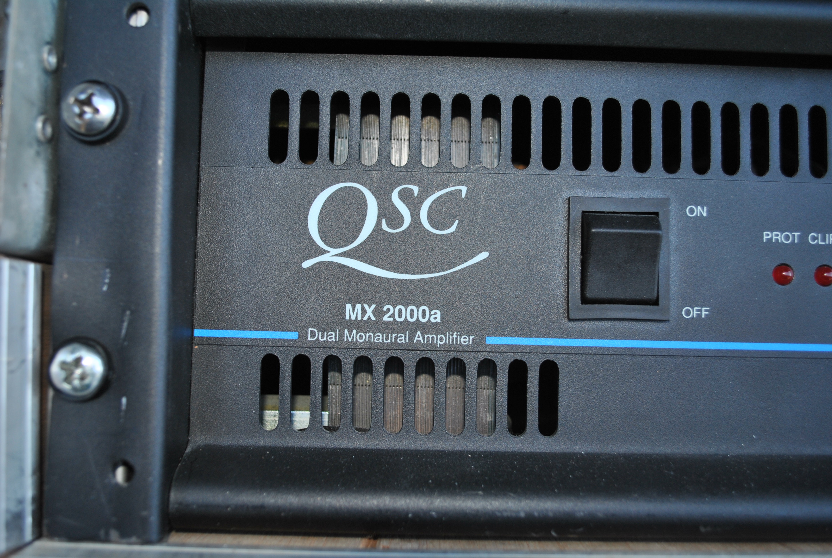 Qsc Mx2000