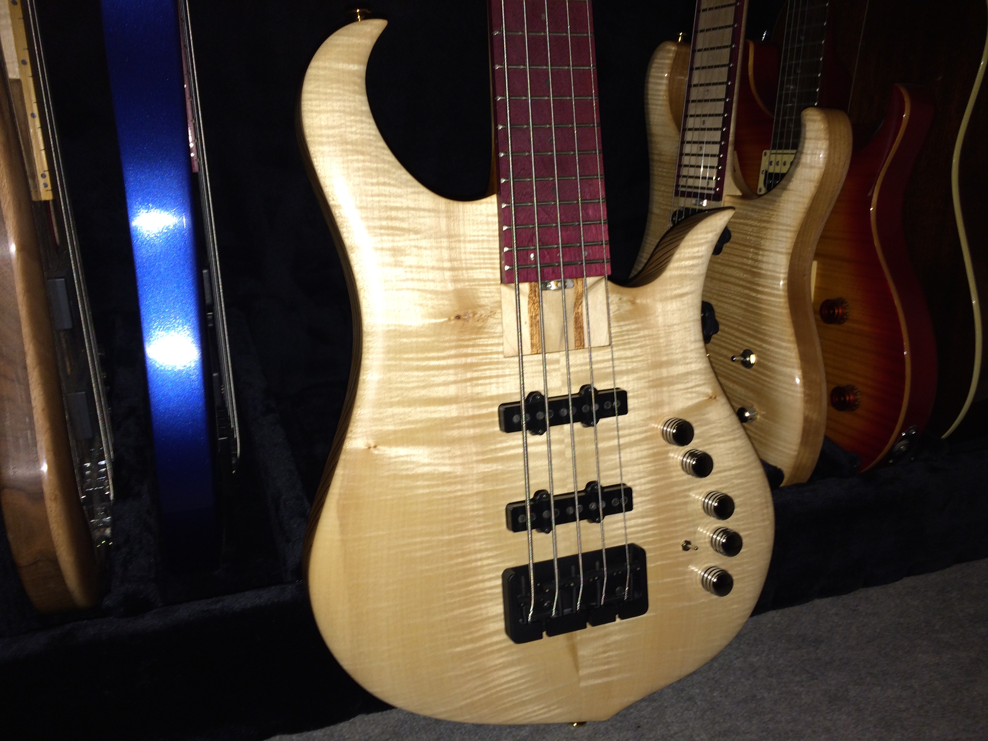 Querey Guitars Basse 5 Cordes active image (989122) Audiofanzine
