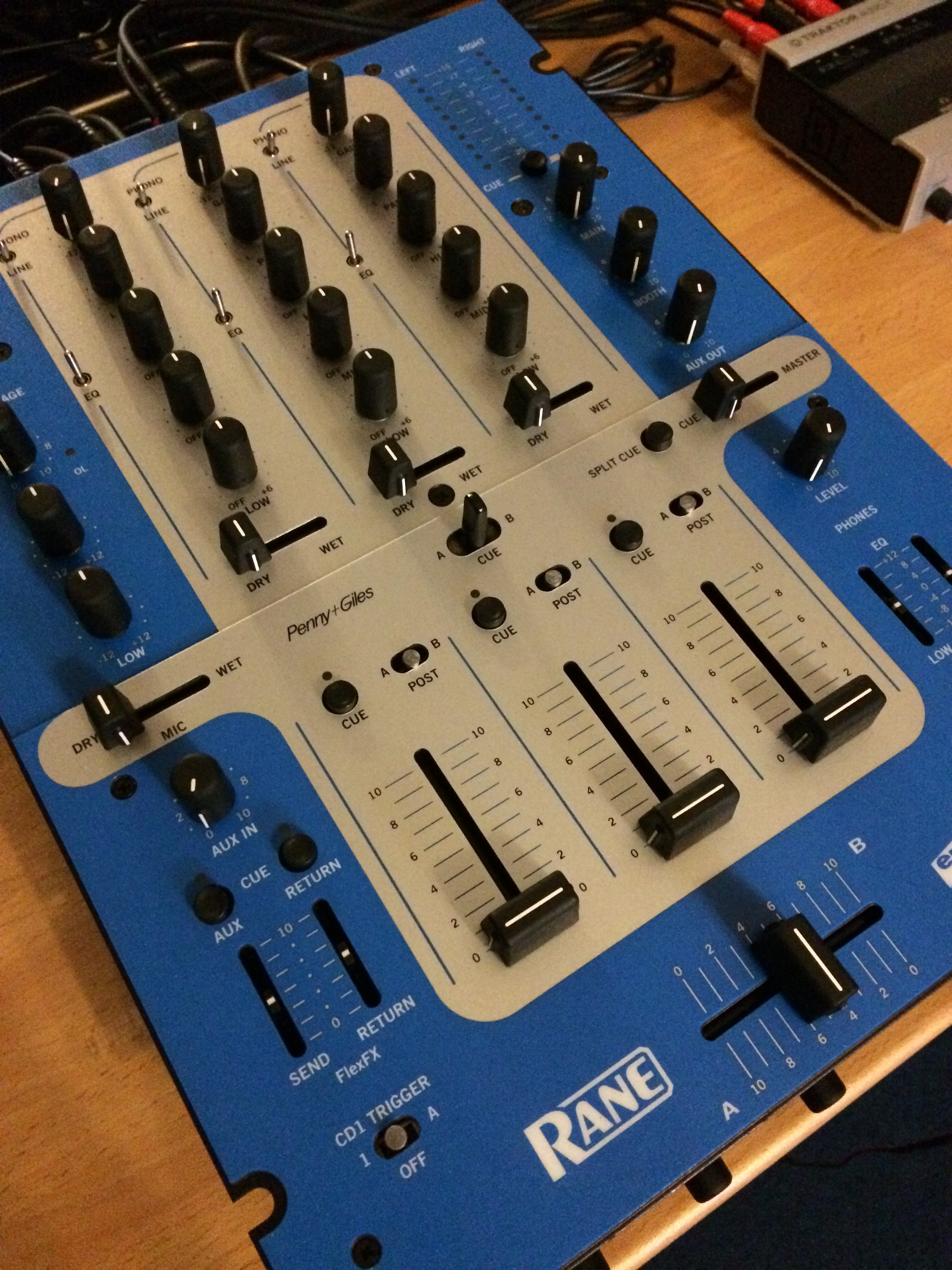 BLUE EMPATH Rane Blue Empath Audiofanzine