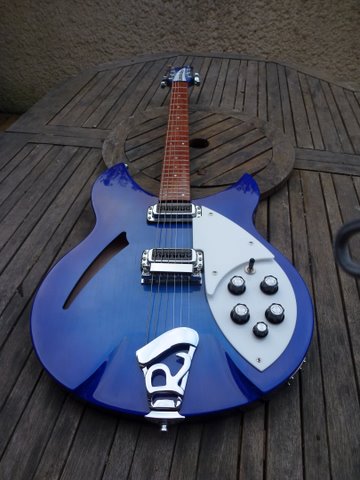 rickenbacker-330-midnight-blue-299946.jpg