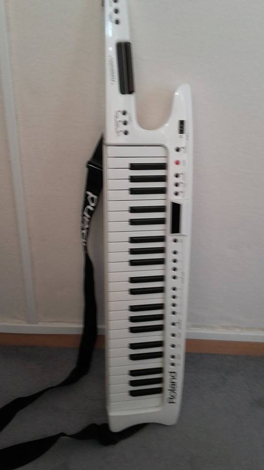 AX7 Roland AX7 Audiofanzine