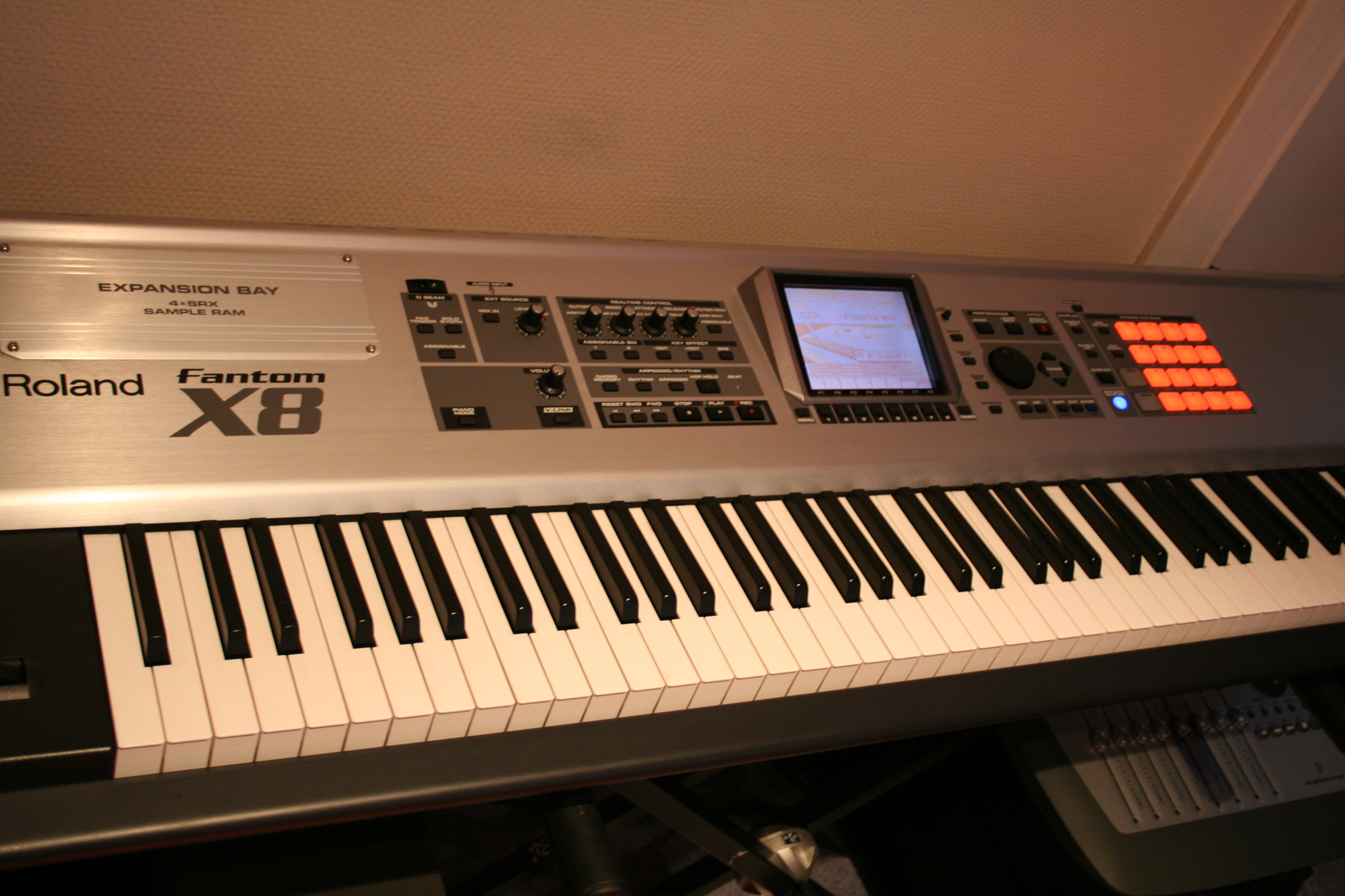 Roland Fantom X8 image (670925) Audiofanzine