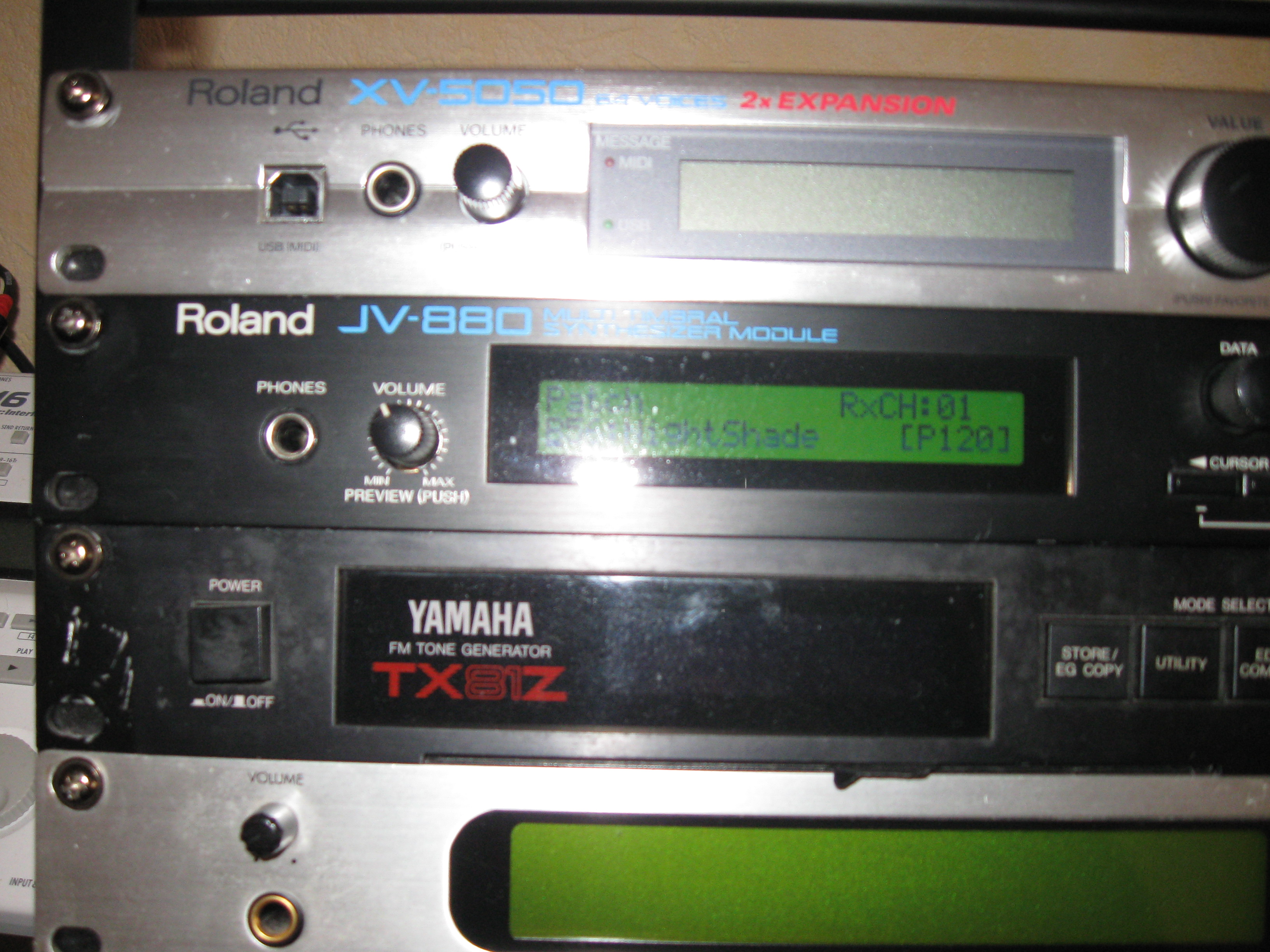 JV880 Roland JV880 Audiofanzine