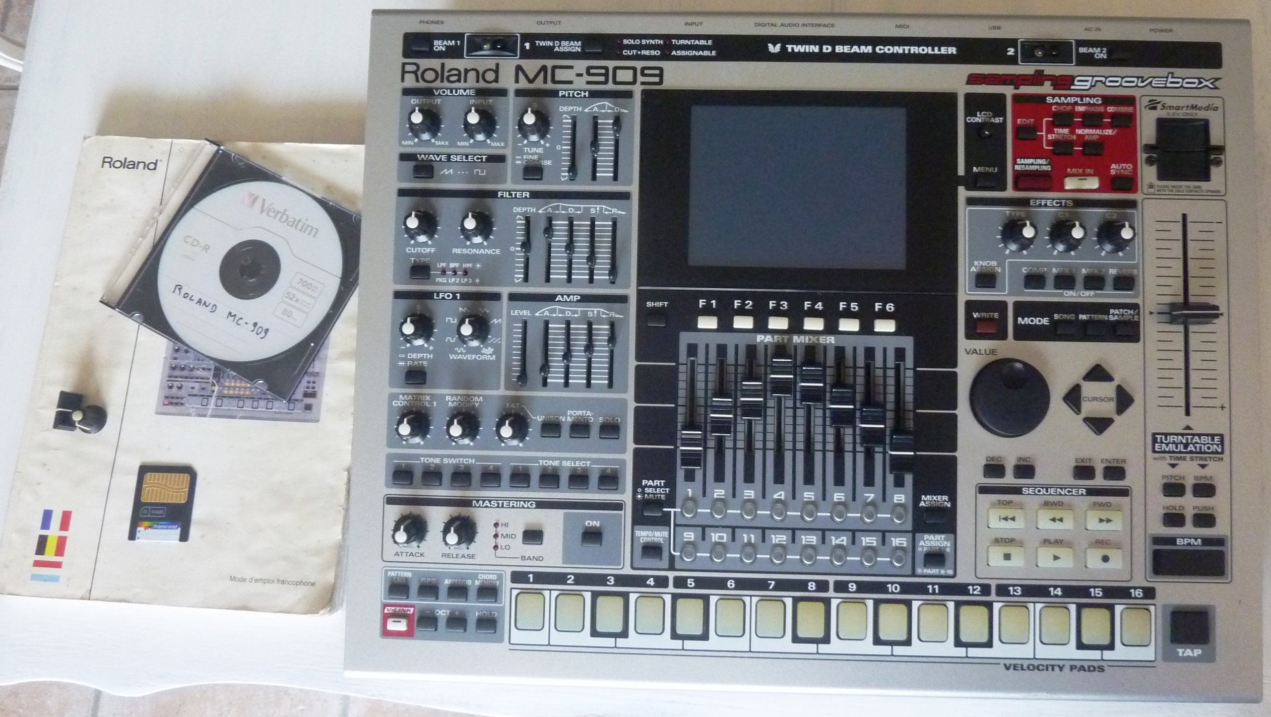 Roland MC-909 Sampling Groovebox image (#1581142) - Audiofanzine