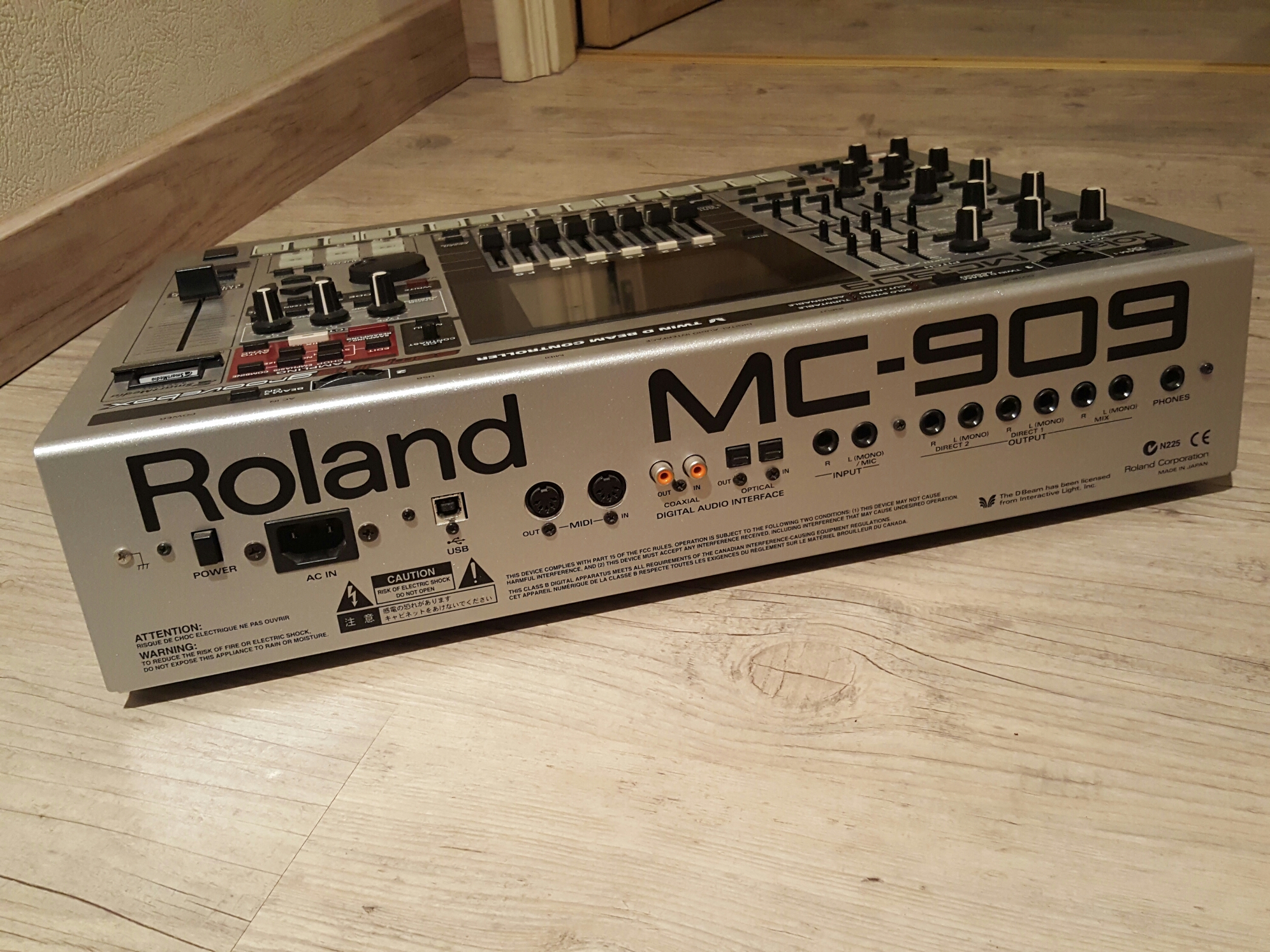 Roland MC-909 Sampling Groovebox image (#1788937) - Audiofanzine