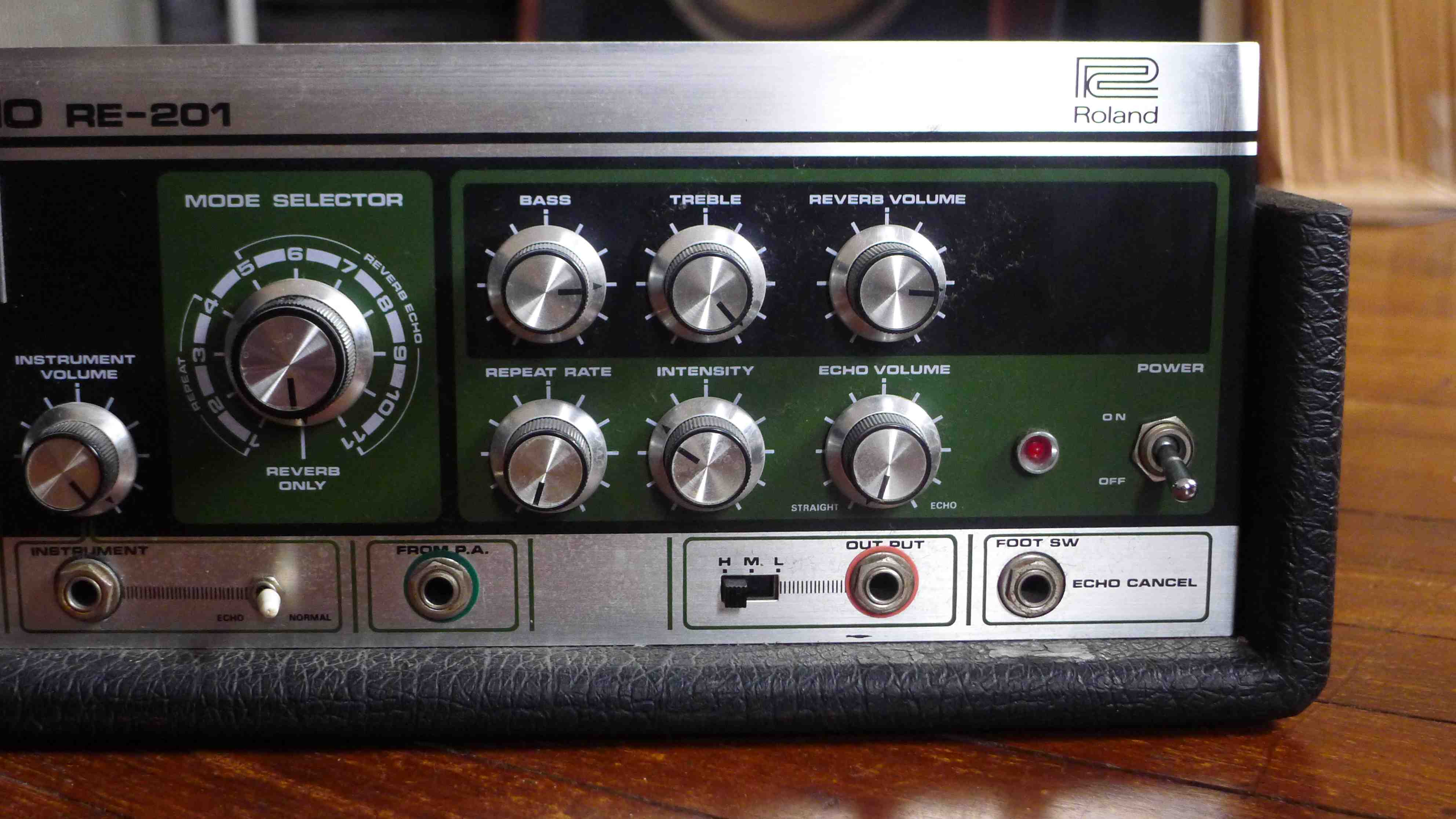 RE201 SPACE ECHO Roland RE201 Space Echo Audiofanzine