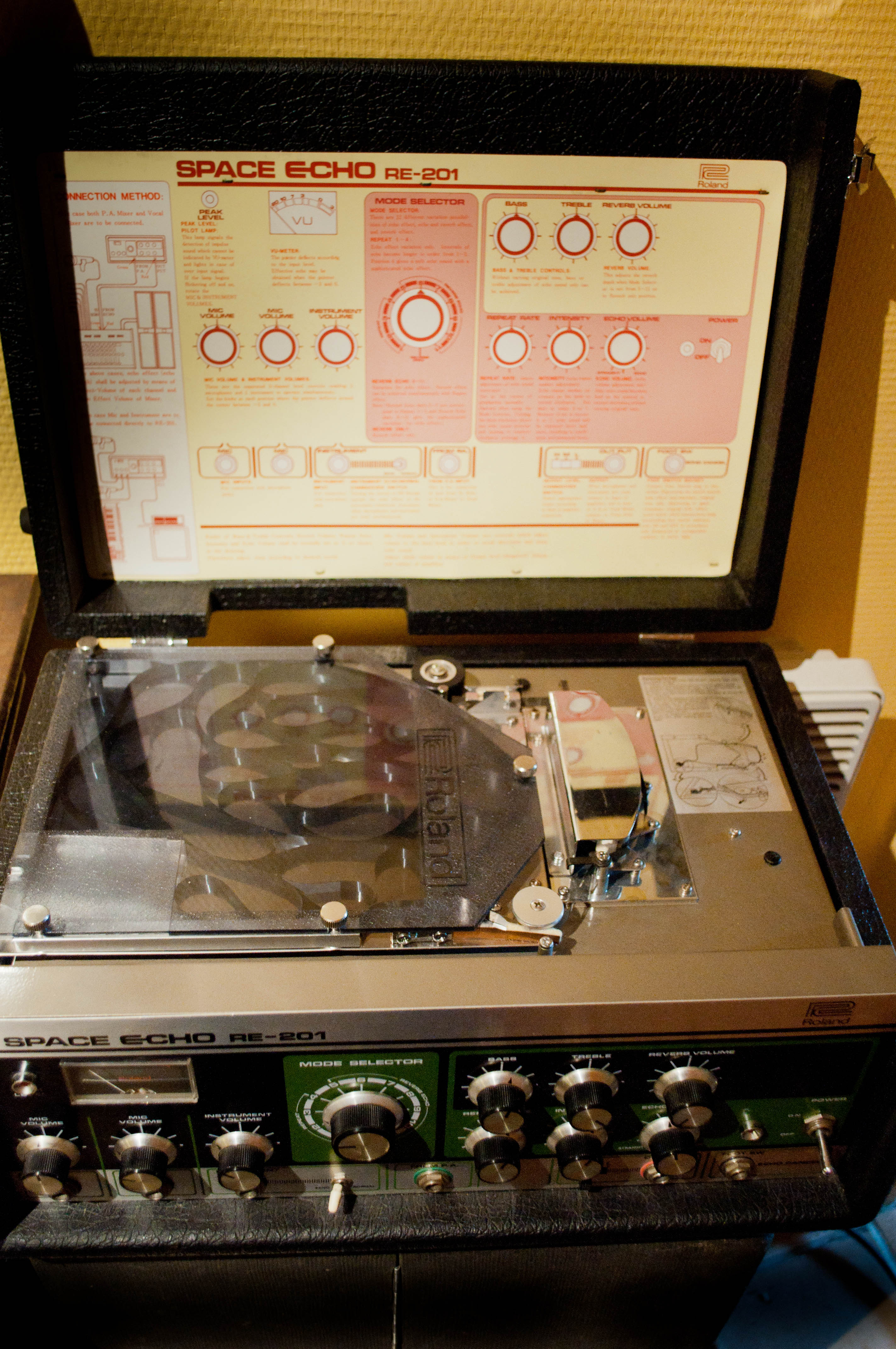 RE201 SPACE ECHO Roland RE201 Space Echo Audiofanzine