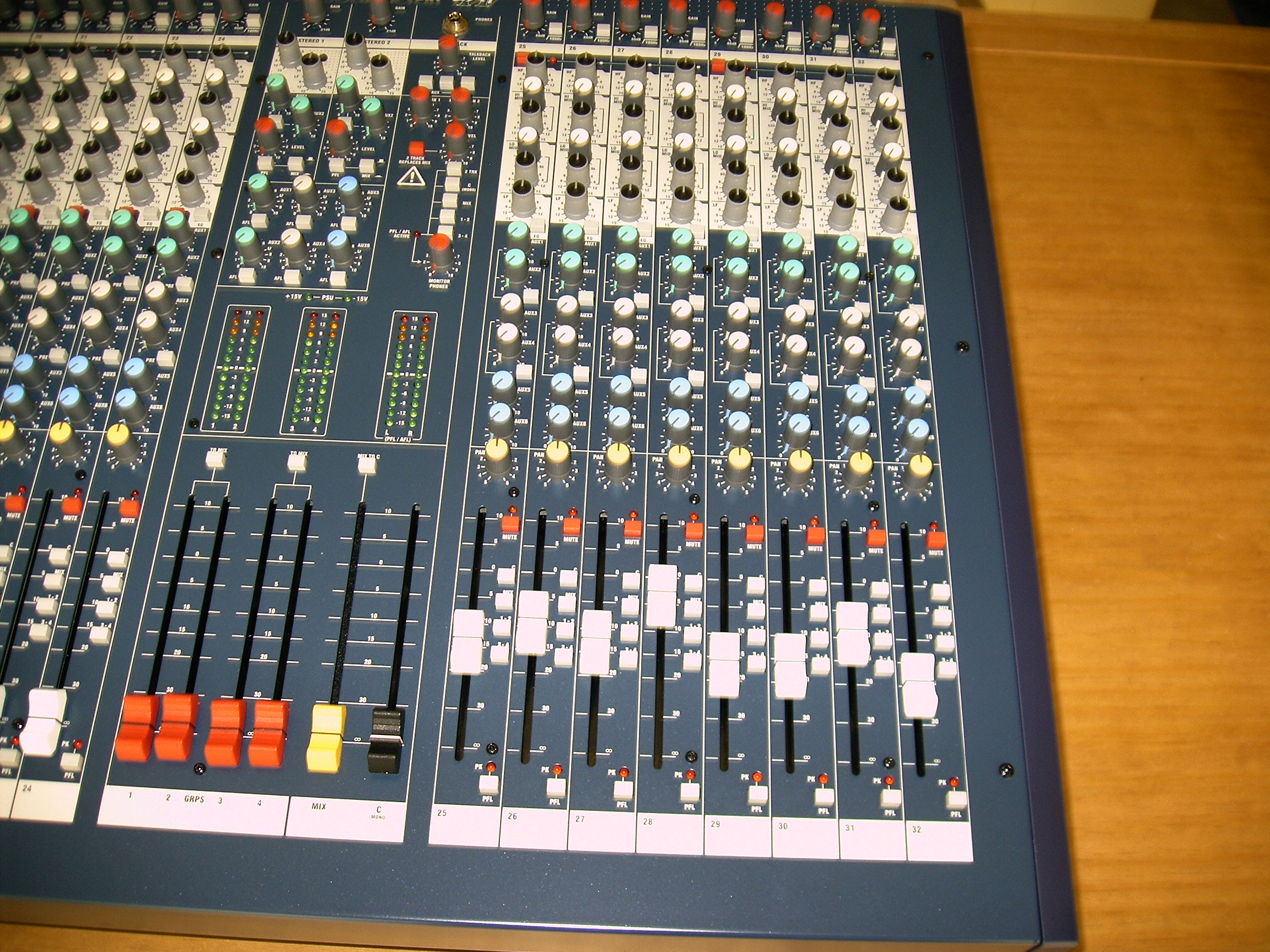 Soundcraft LX7ii 32 image (#807299) - Audiofanzine