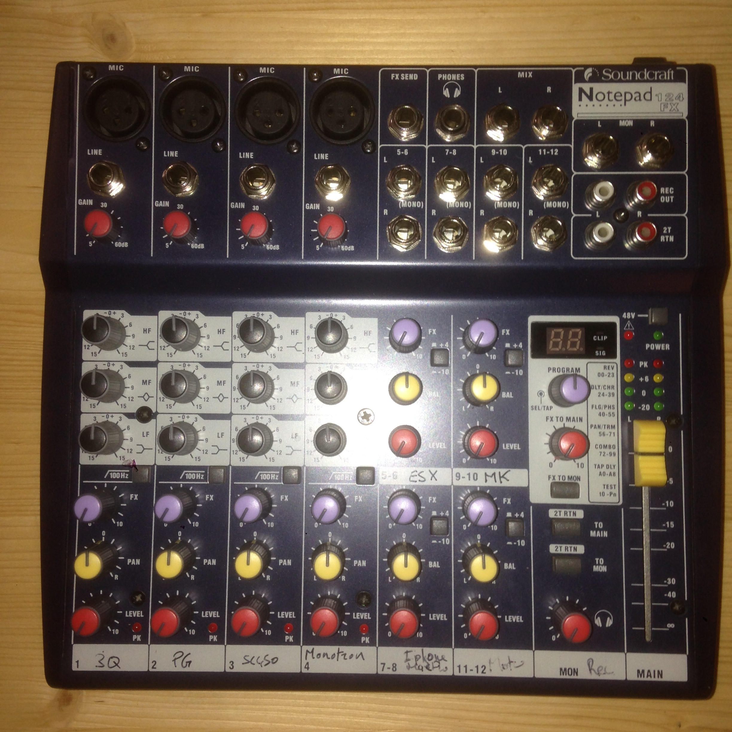 NOTEPAD 124FX - Soundcraft Notepad 124FX - Audiofanzine
