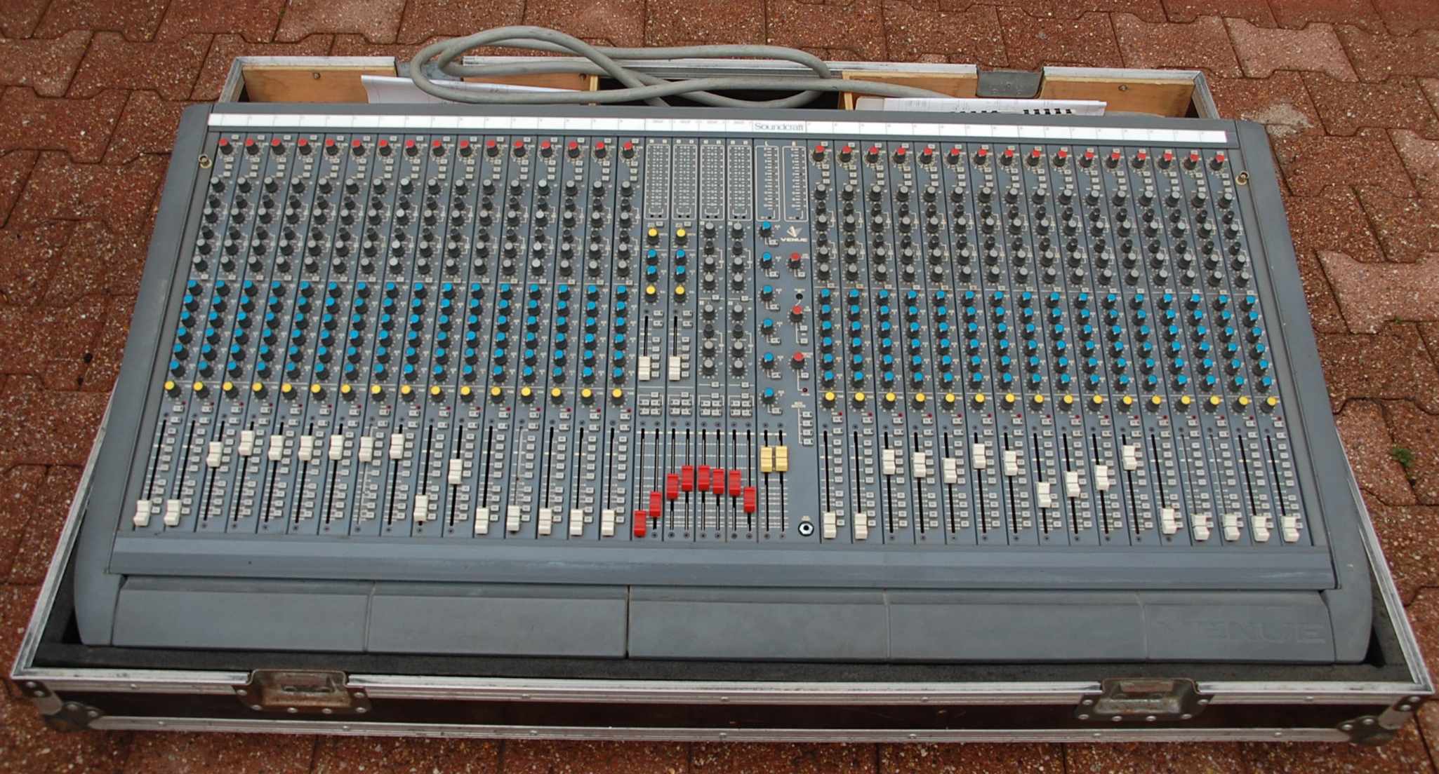 Soundcraft Venue II 3282 image (540766) Audiofanzine