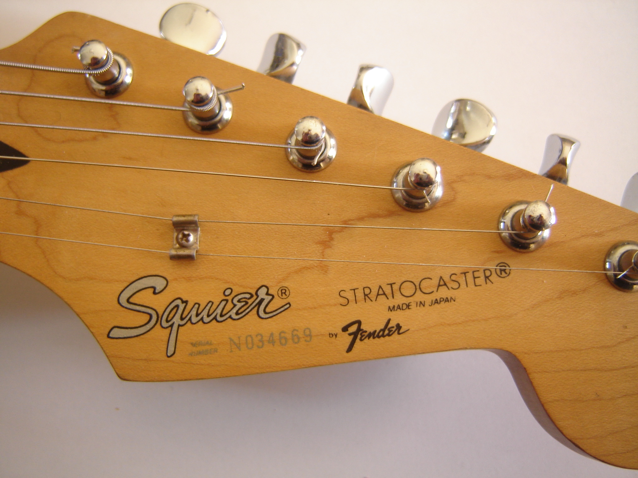 Photo Squier Stratocaster (Made in Japan) : Fender Squier Stratocaster