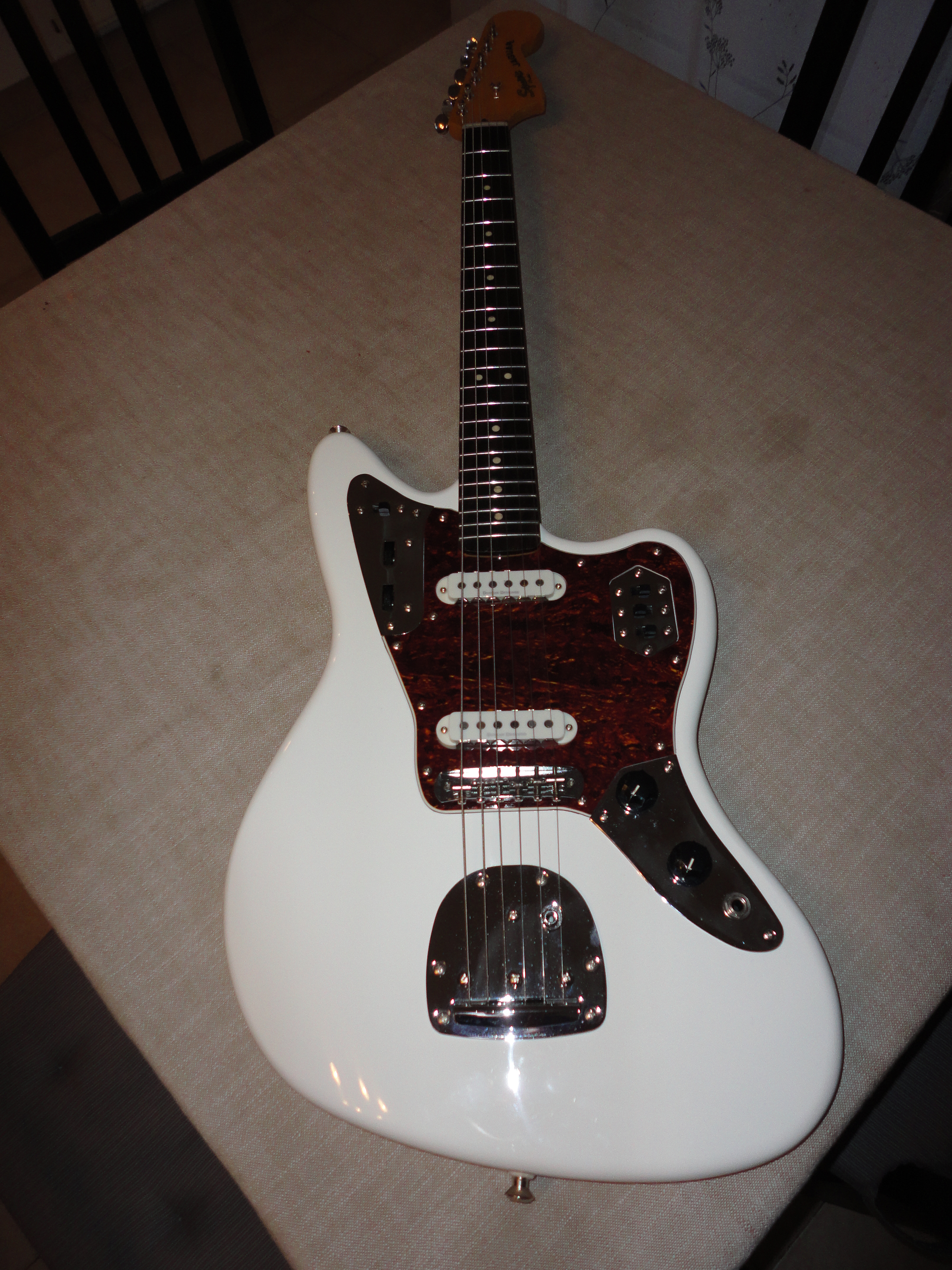 Squier Vintage Modified Jaguar Olympic White image (550568) Audiofanzine