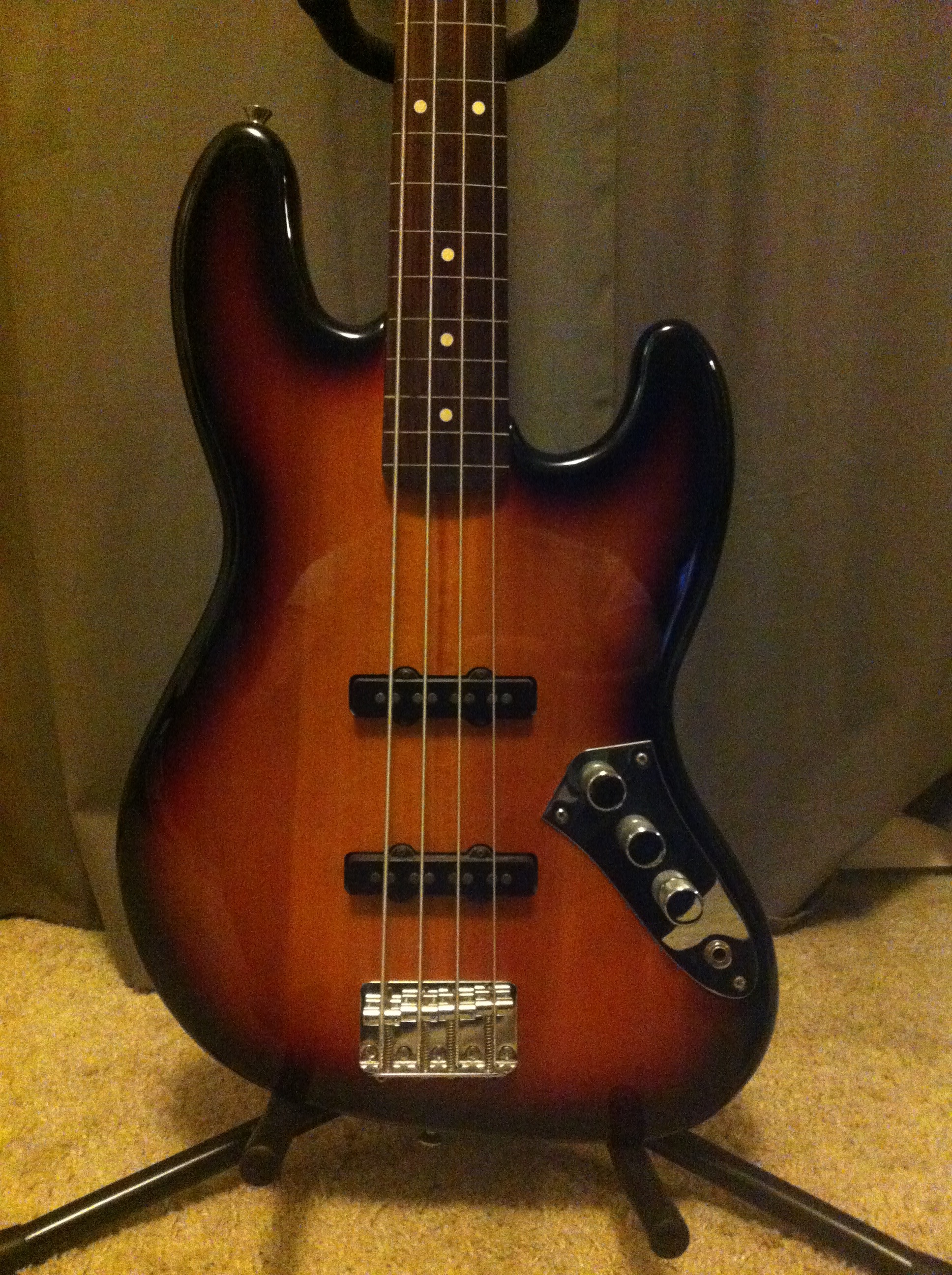 Vintage Modified Jazz Bass Fretless Squier Audiofanzine