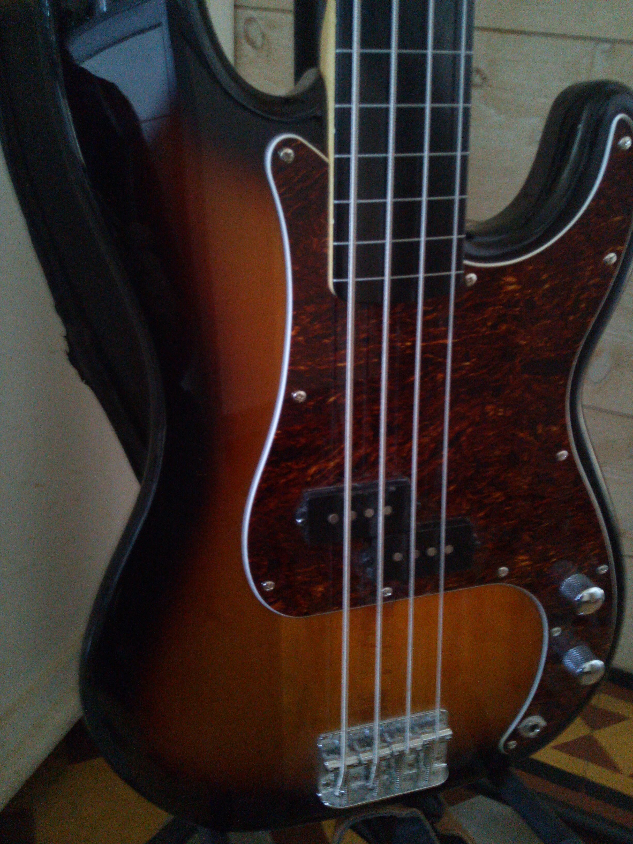 Vintage Modified Precision Bass Fretless Squier Audiofanzine