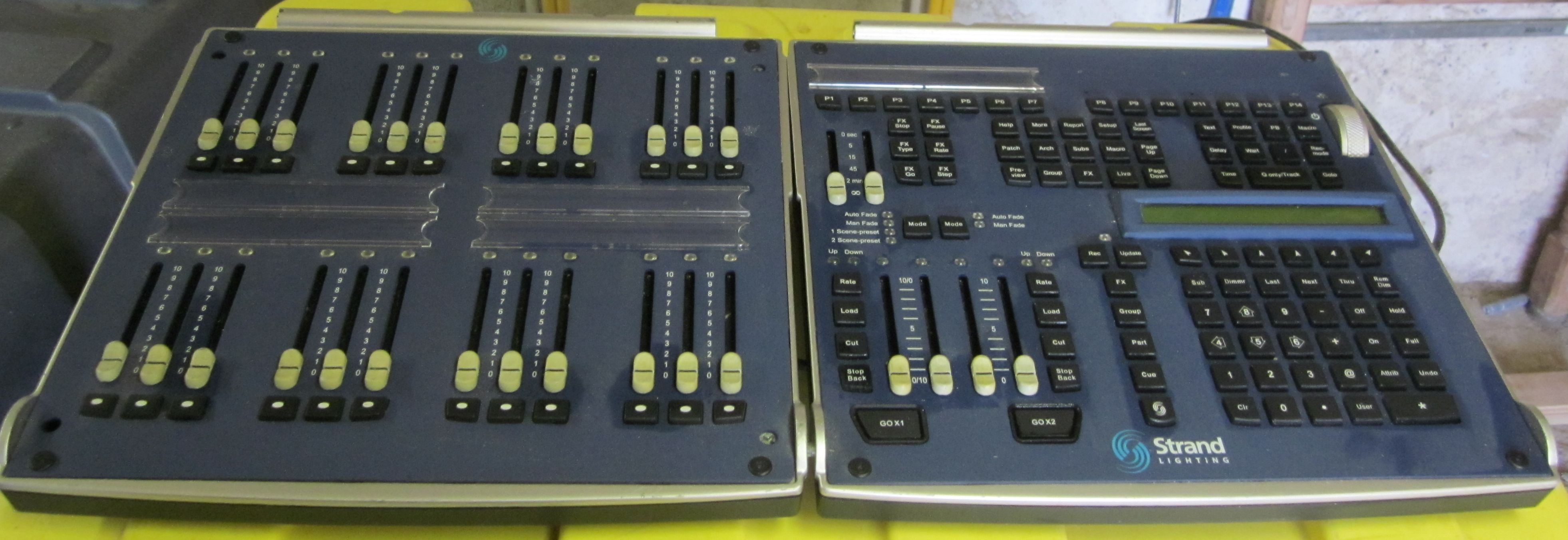 Photo Strand Lighting console strand lighting gsx + ecran Strand