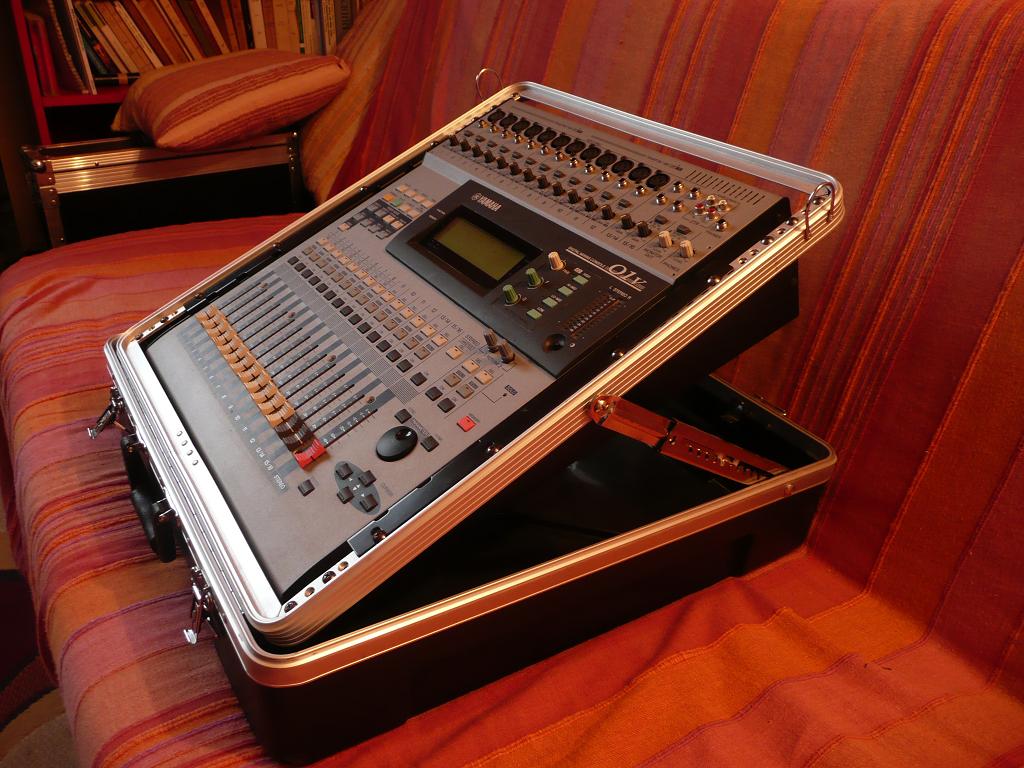 Yamaha 01V image (153914) Audiofanzine