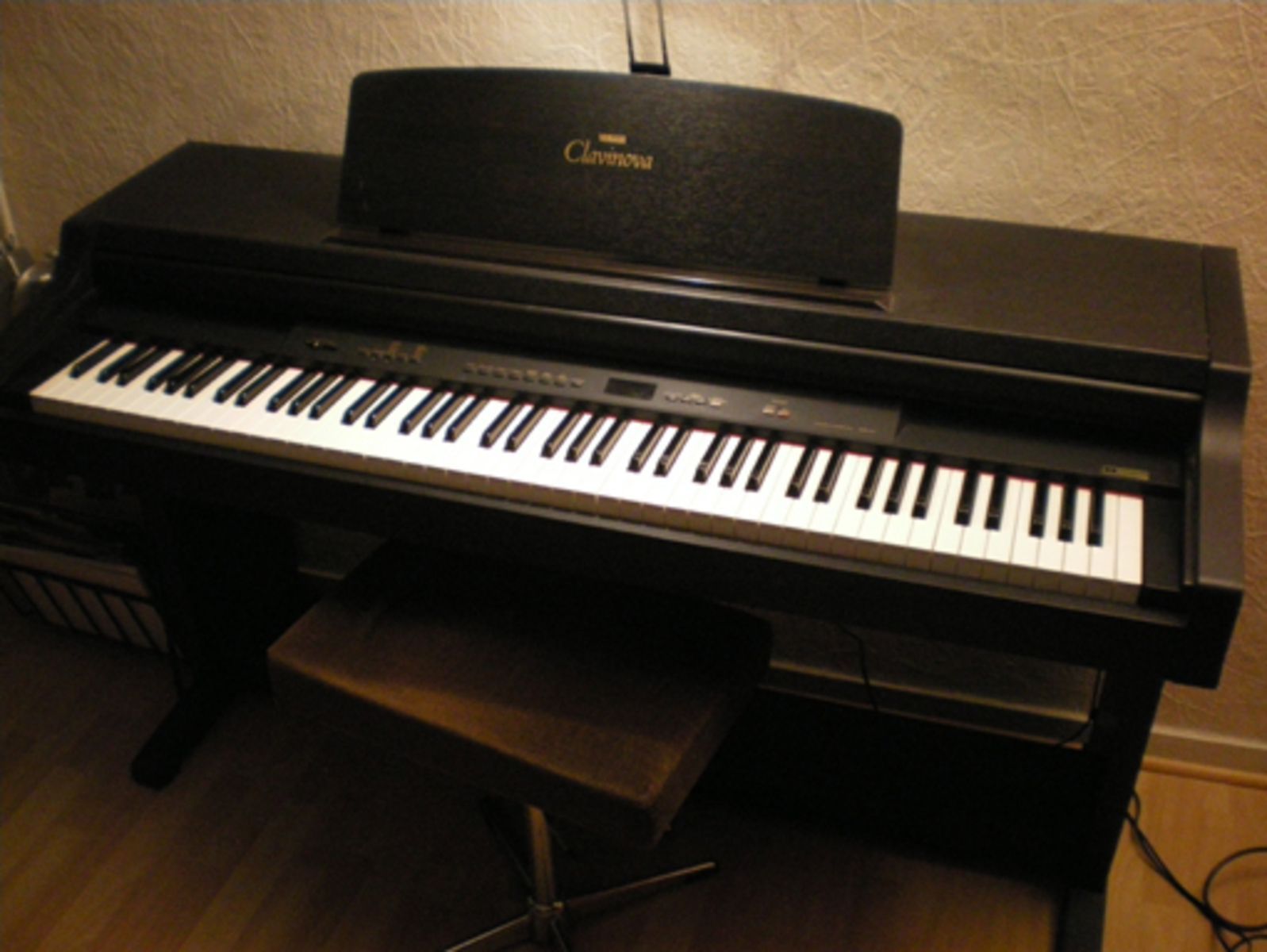 yamaha-clavinova-clp-311-sur-enperdresonlapin