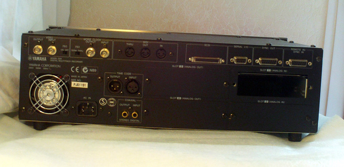 Photo Yamaha D24 Yamaha D24 (91680) (90265) Audiofanzine