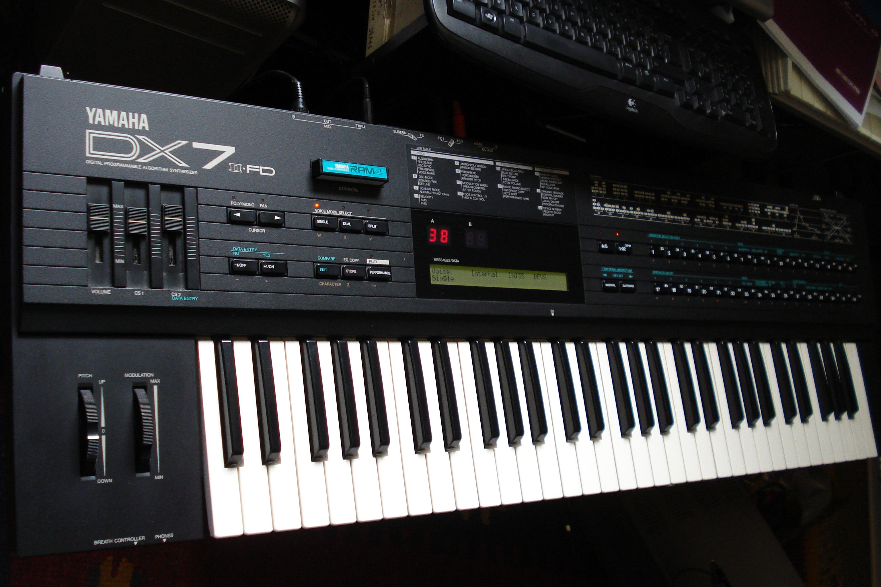 yamaha-dx7-iifd-443152.jpg