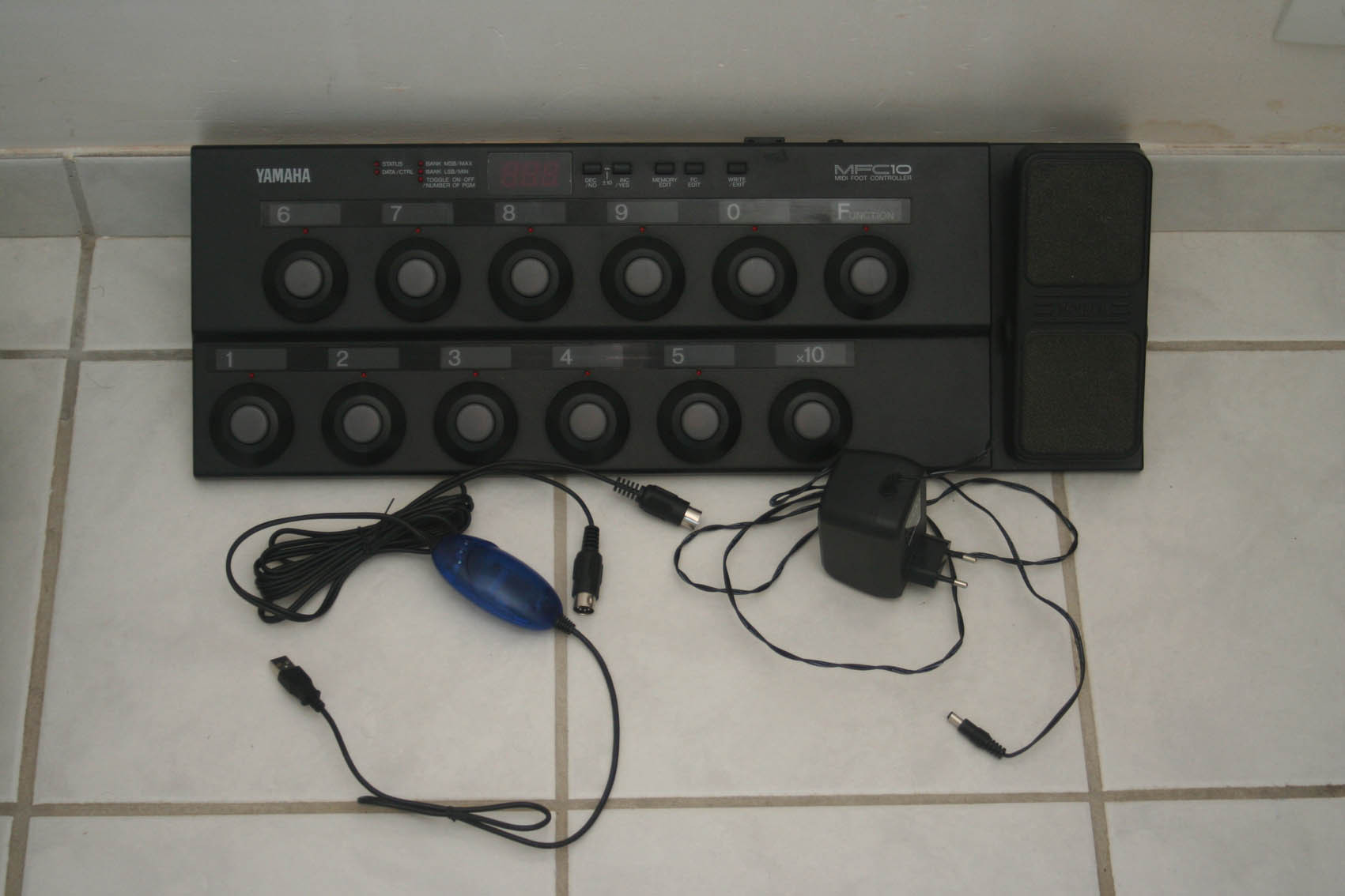 Yamaha MFC-10 Midi Foot Controller image (#59793) - Audiofanzine