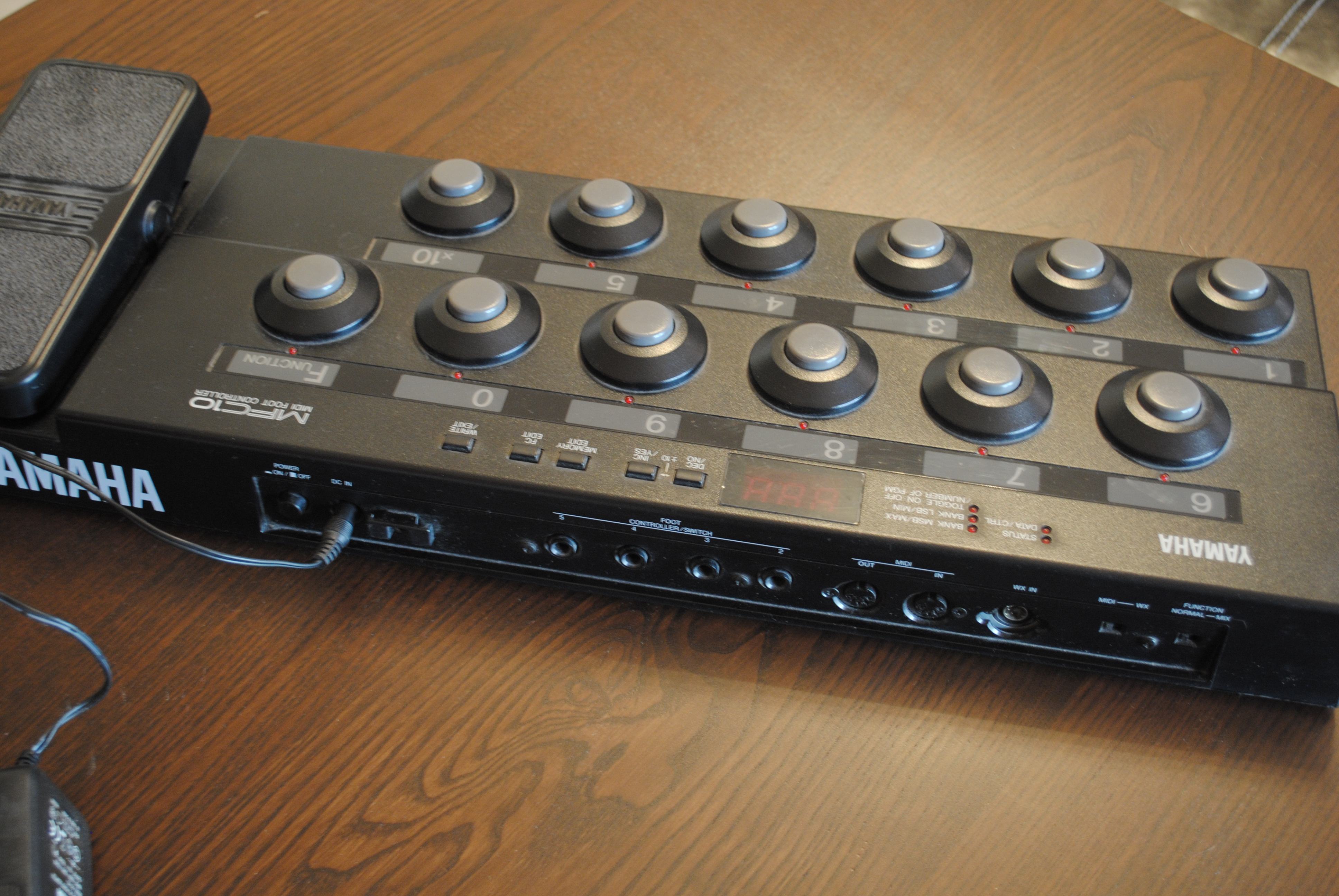 Photo Yamaha MFC-10 Midi Foot Controller : Yamaha MFC-10 Midi Foot